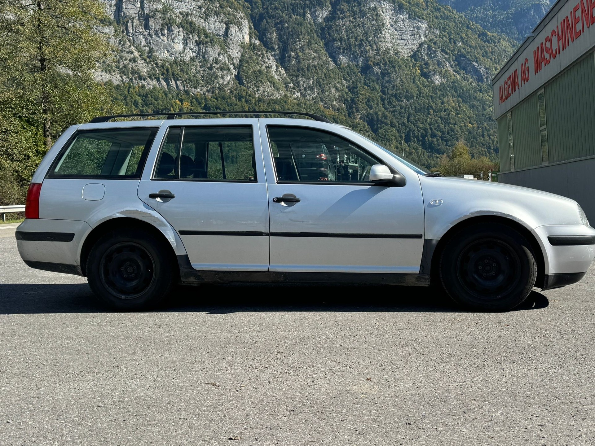 VW Golf Variant 2.0 Comfortline 4Motion-image-8