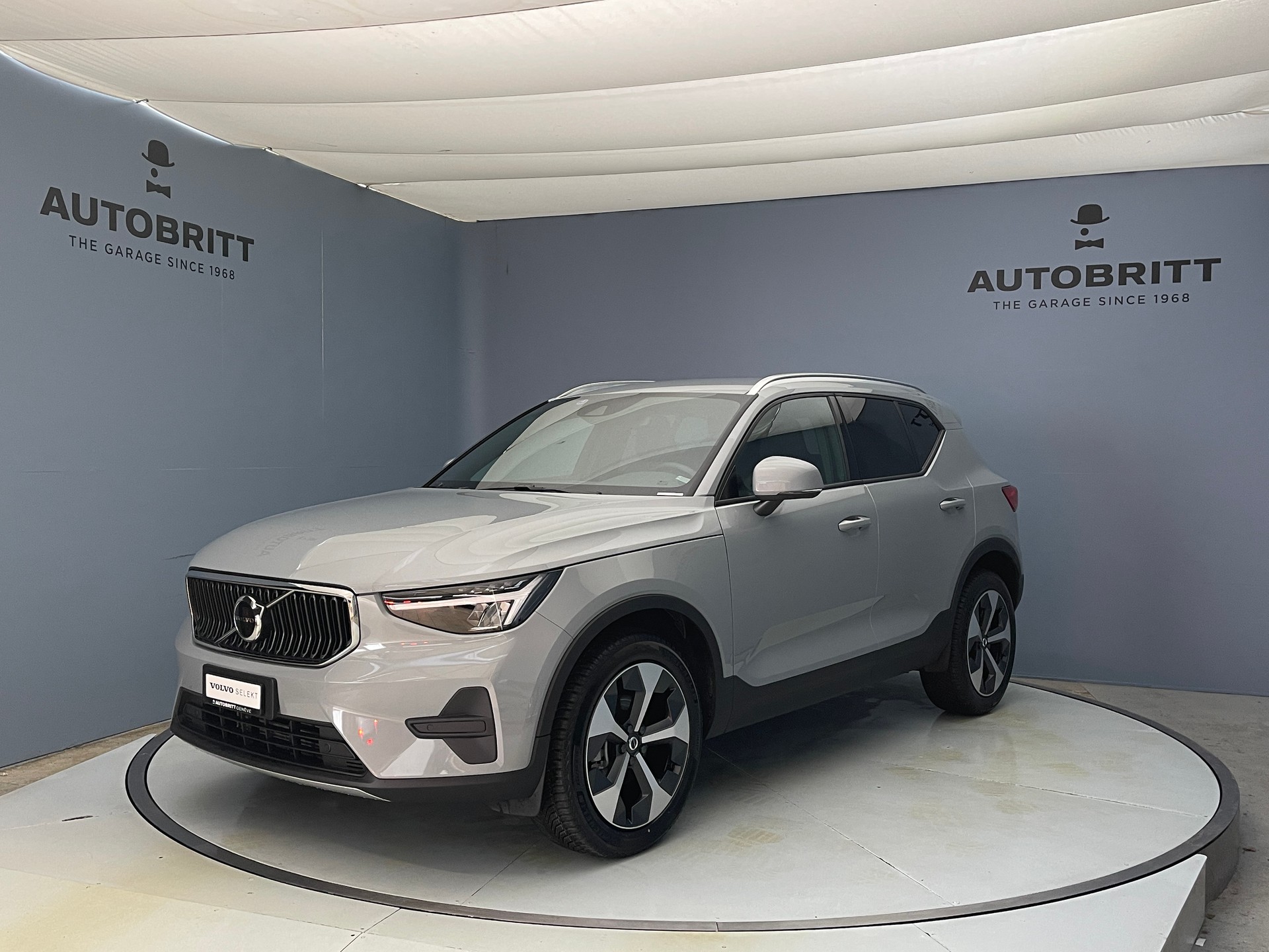 VOLVO XC40 1.5 T2 XCITE-image-0