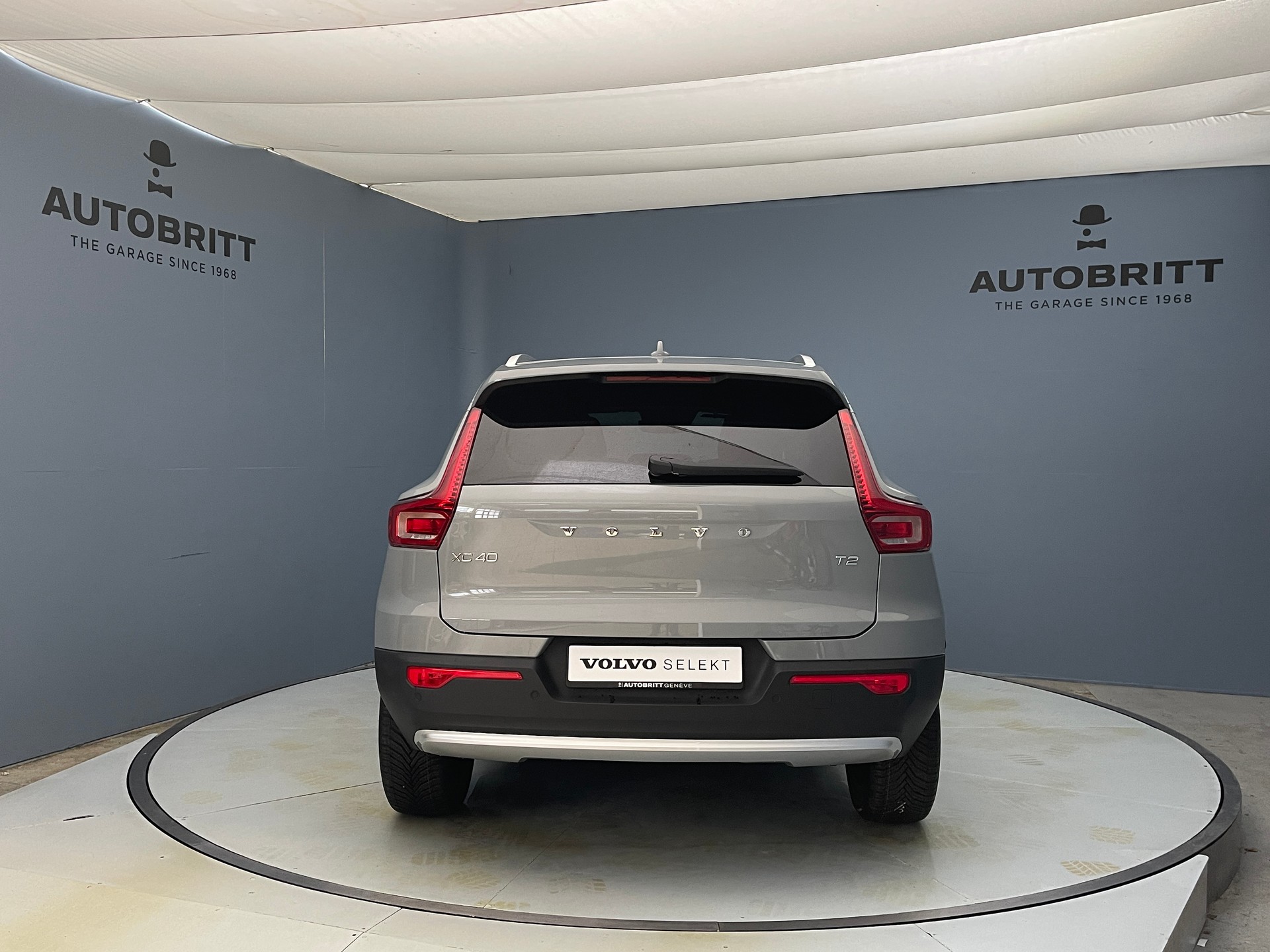 VOLVO XC40 1.5 T2 XCITE-image-4