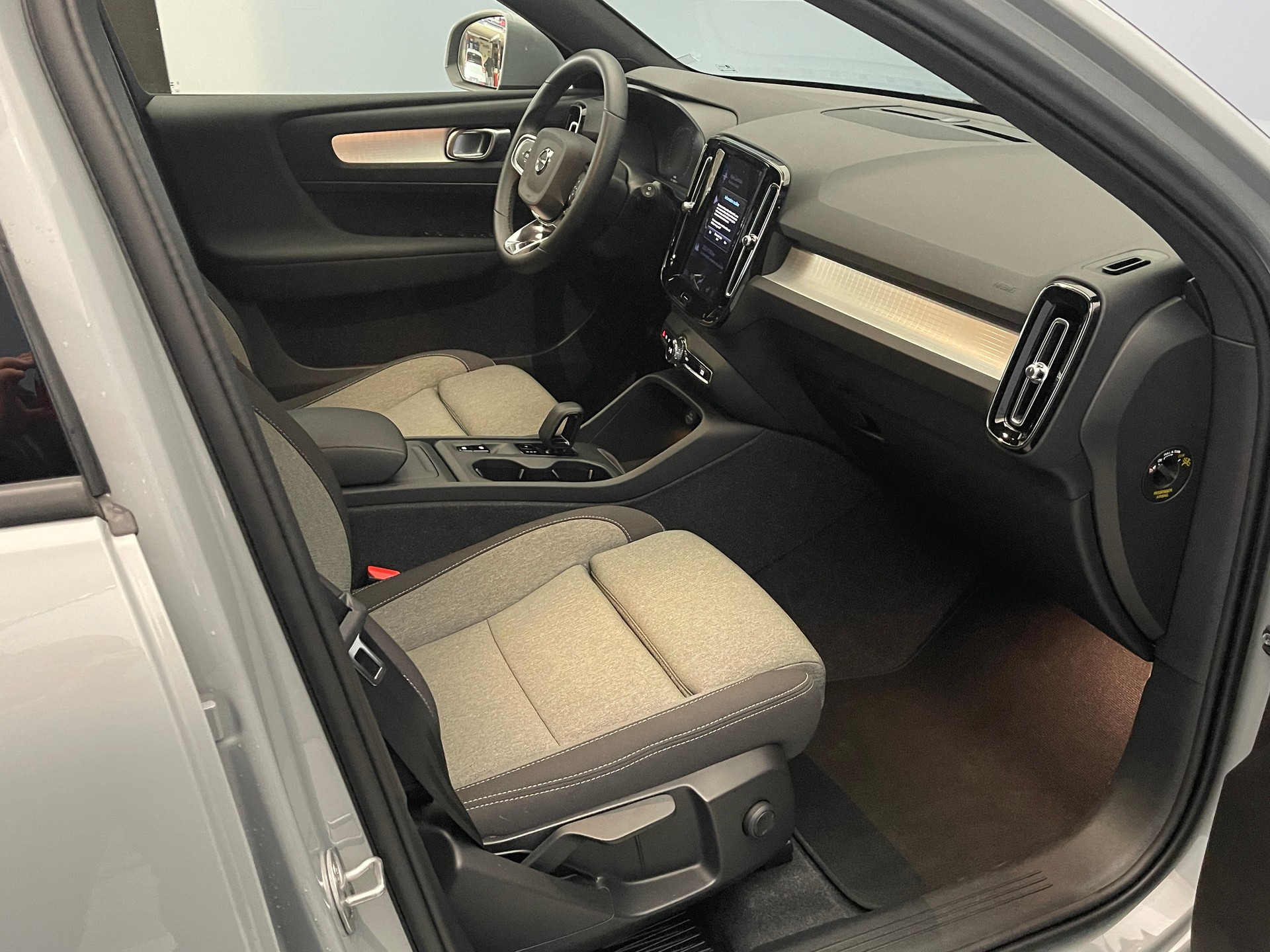 VOLVO XC40 1.5 T2 XCITE-image-11
