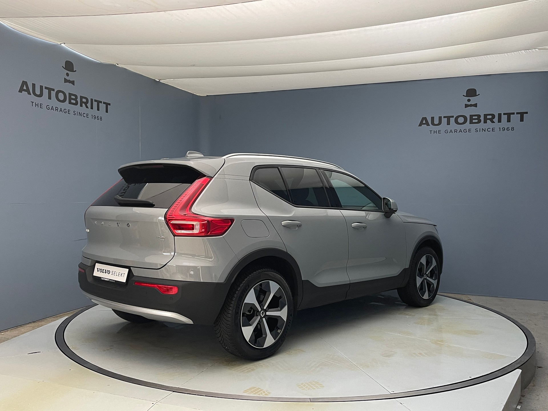 VOLVO XC40 1.5 T2 XCITE-image-1