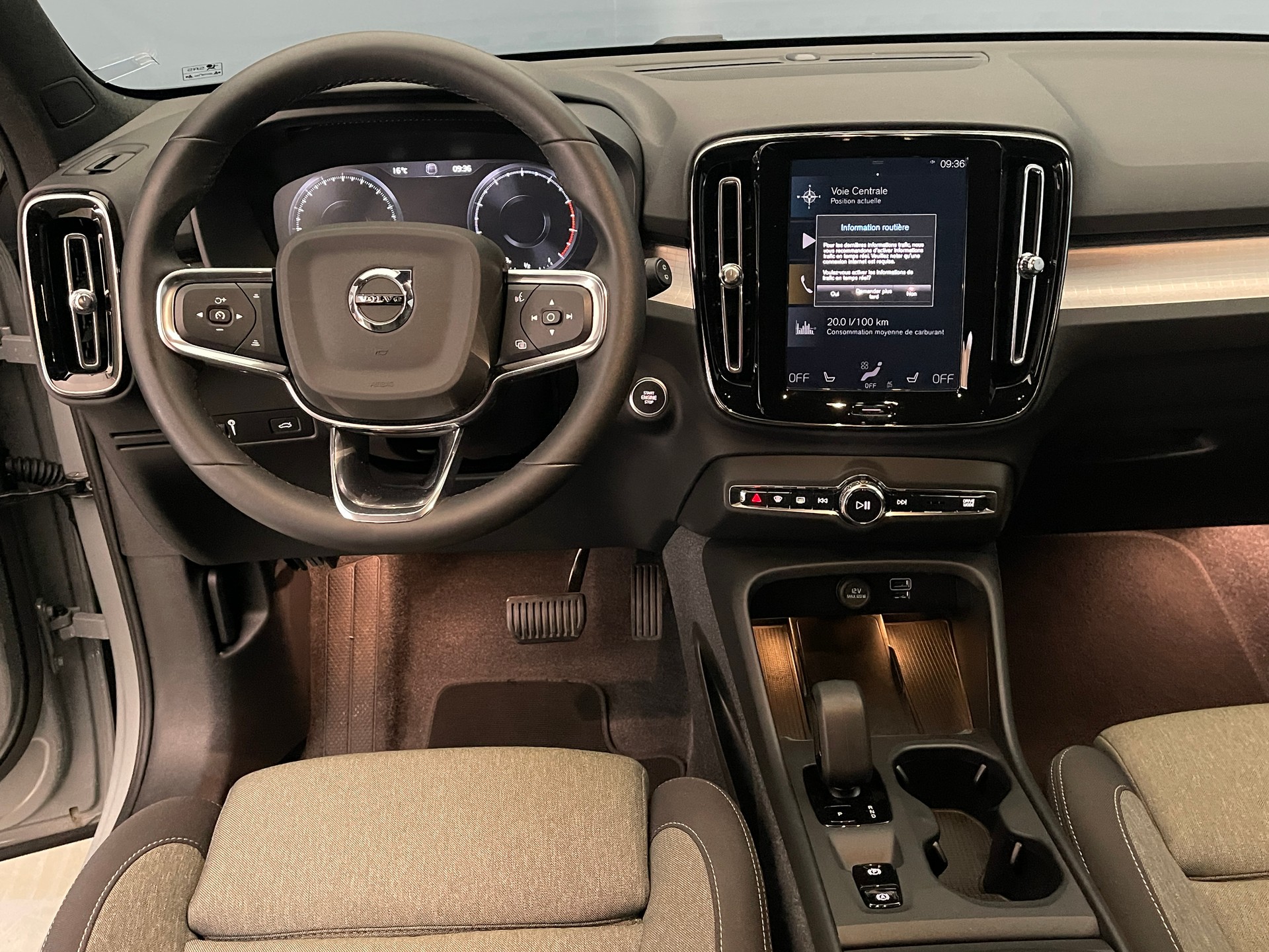 VOLVO XC40 1.5 T2 XCITE-image-9