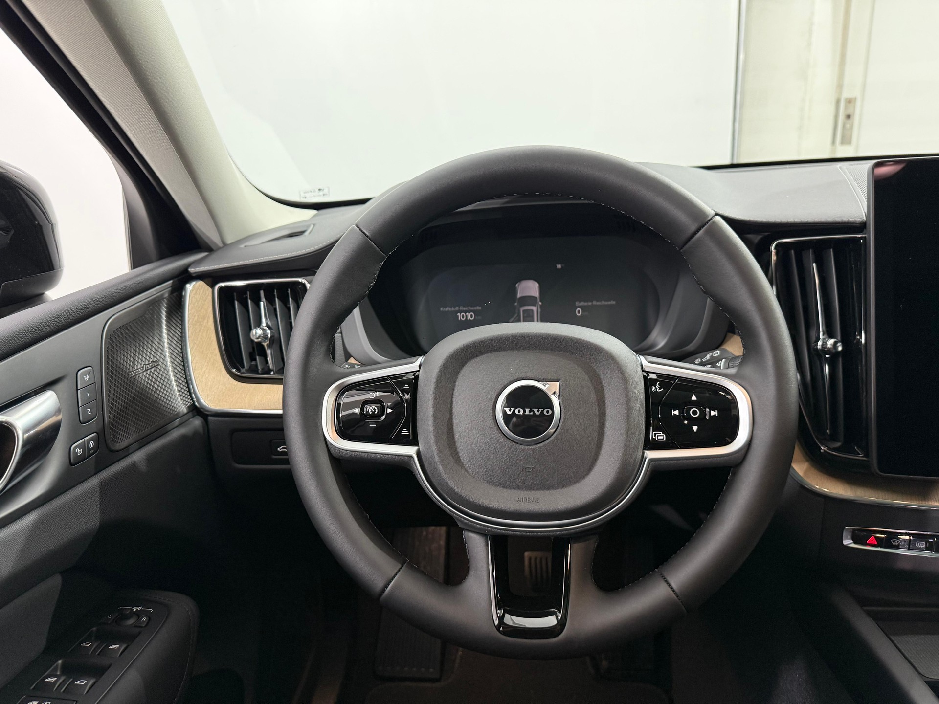 VOLVO XC60 2.0 T6 TE Ultra Dark eAWD-image-13