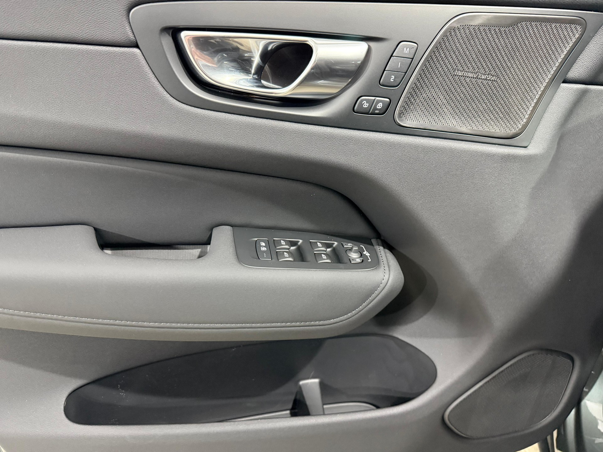 VOLVO XC60 2.0 T6 TE Ultra Dark eAWD-image-8
