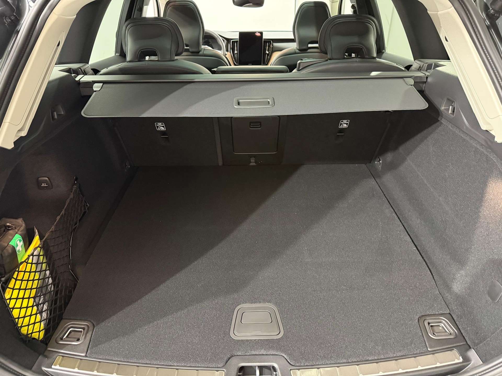 VOLVO XC60 2.0 T6 TE Ultra Dark eAWD-image-14
