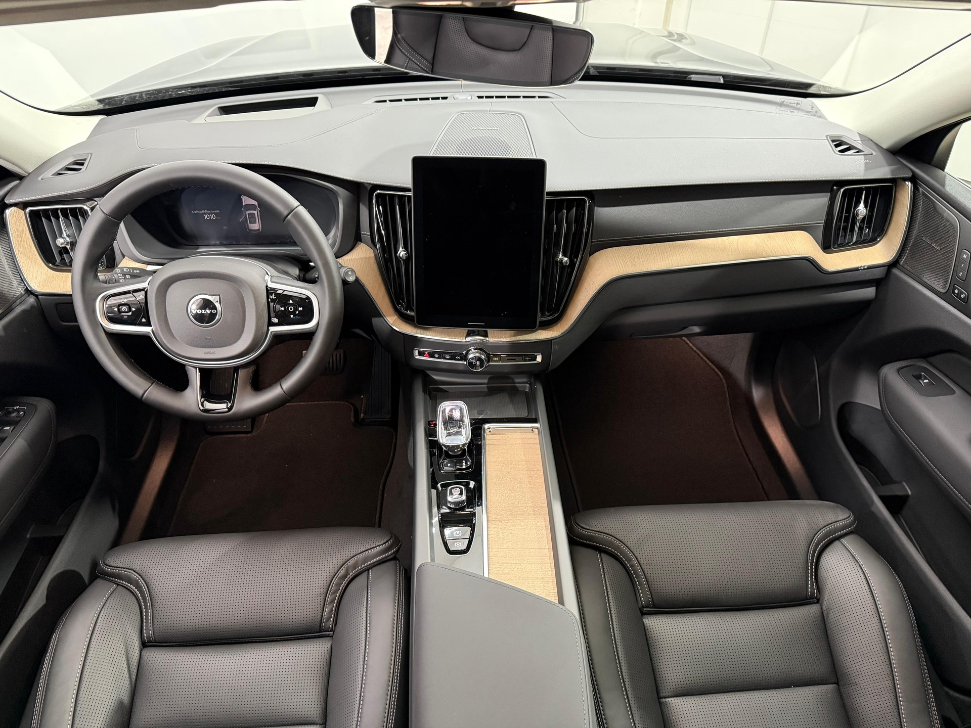 VOLVO XC60 2.0 T6 TE Ultra Dark eAWD-image-5