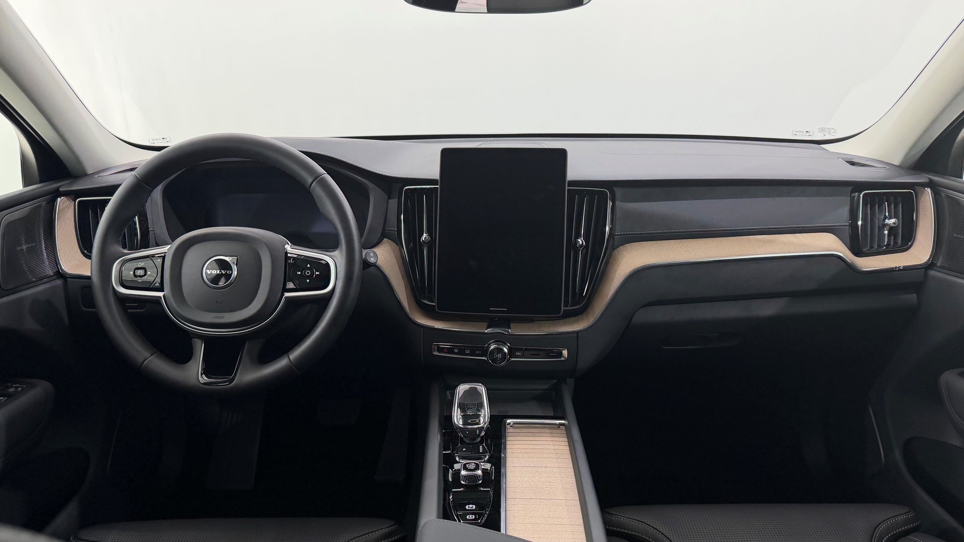 VOLVO XC60 2.0 T6 TE Ultra Dark eAWD-image-5