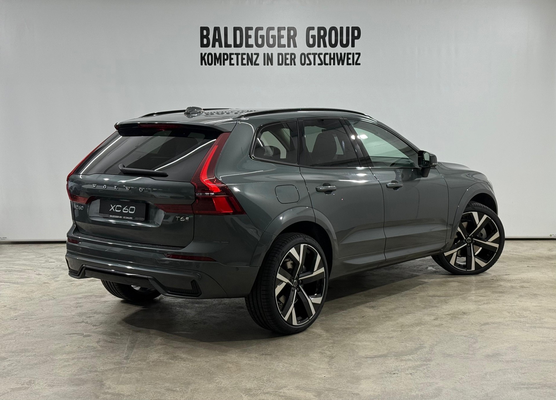 VOLVO XC60 2.0 T6 TE Ultra Dark eAWD-image-2