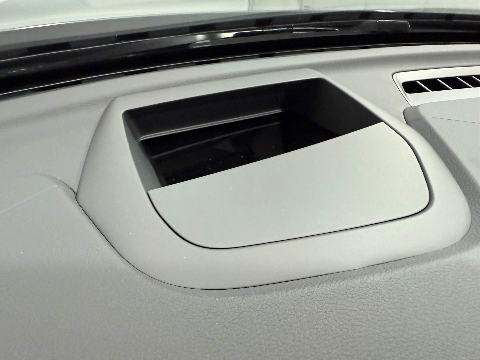 VOLVO XC60 2.0 T6 TE Ultra Dark eAWD-image-9