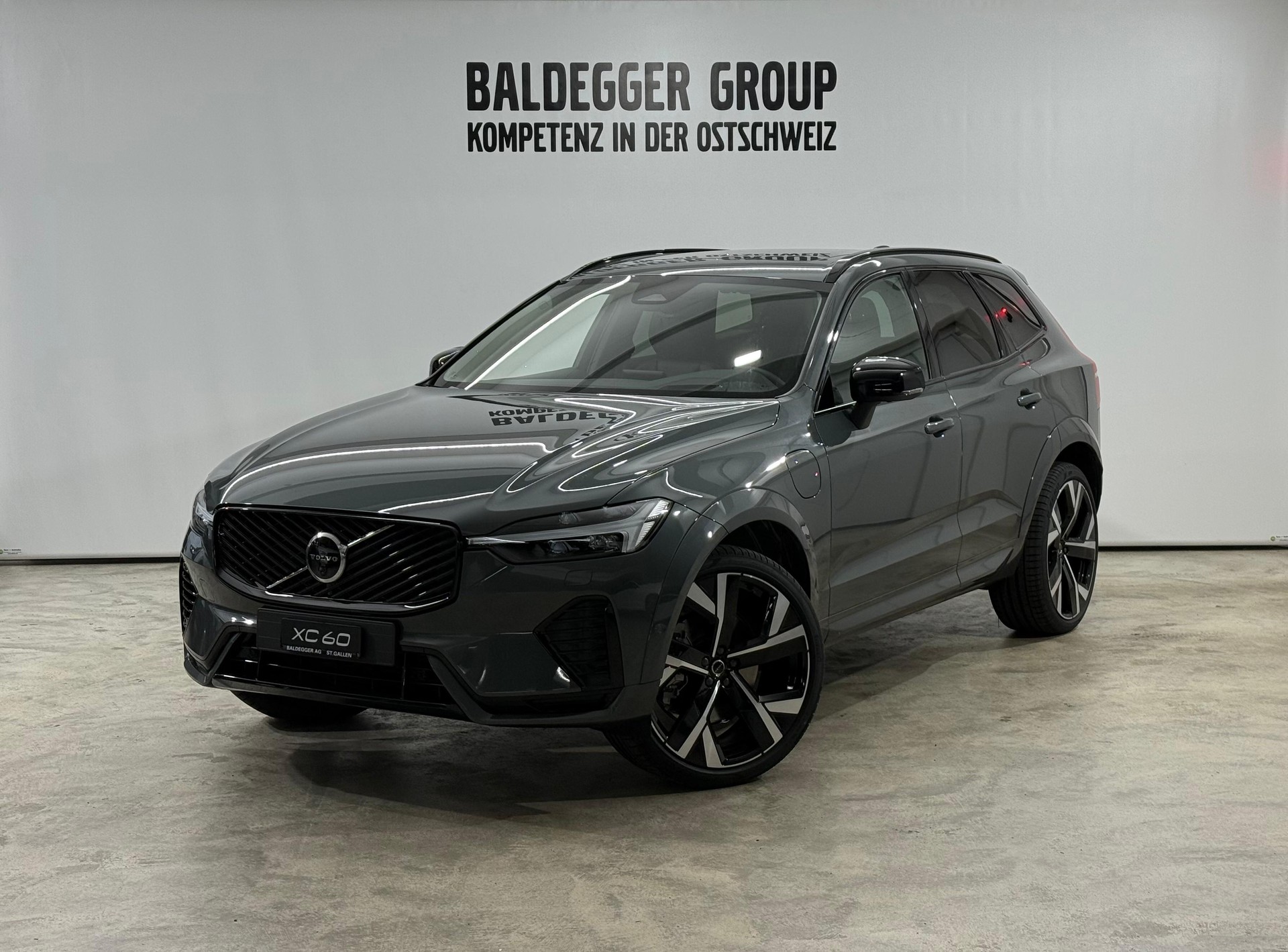 VOLVO XC60 2.0 T6 TE Ultra Dark eAWD-image-0