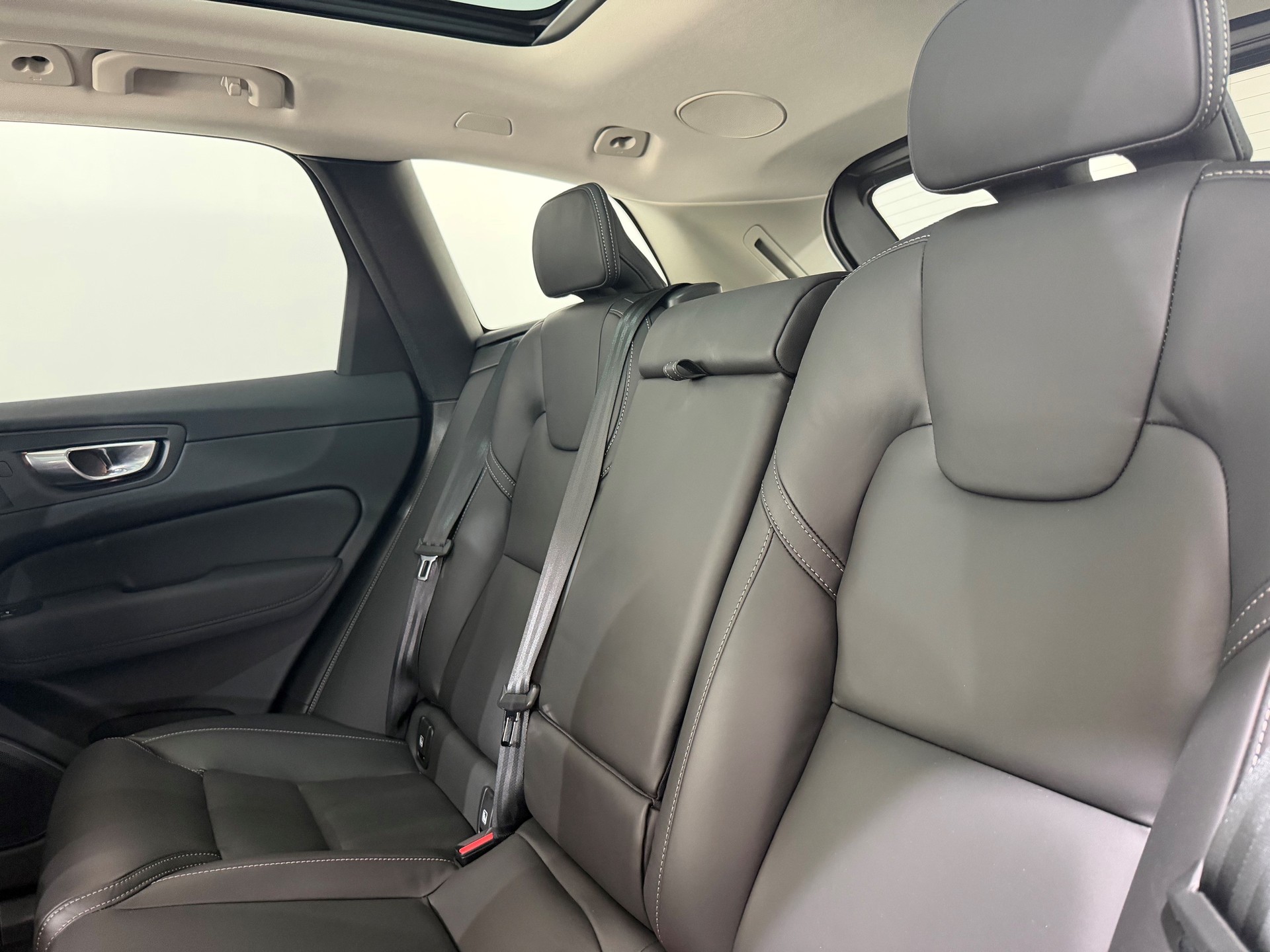 VOLVO XC60 2.0 T6 TE Ultra Dark eAWD-image-6