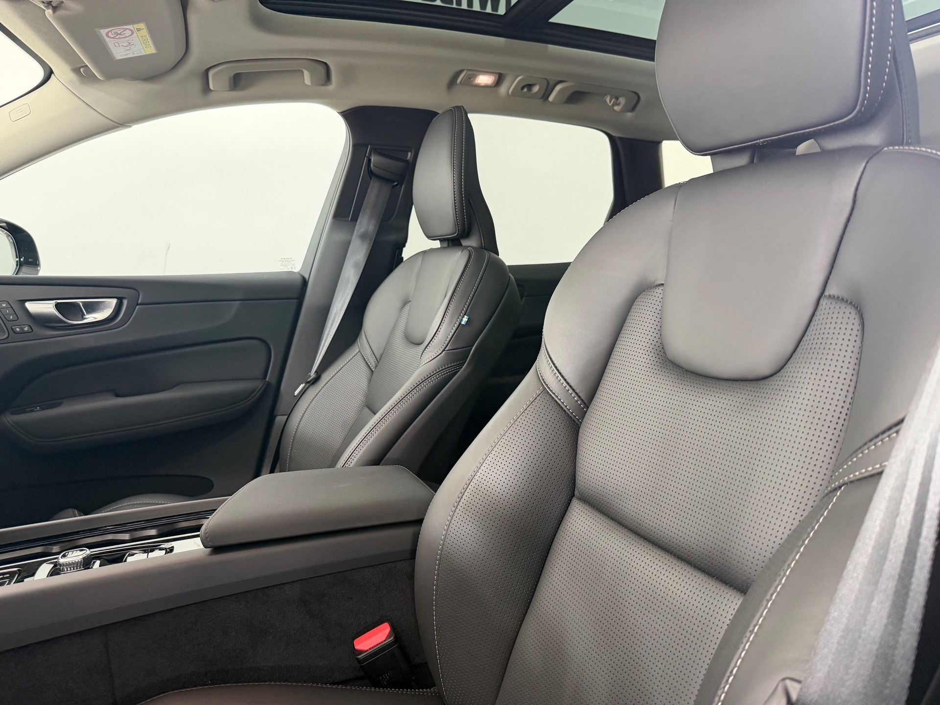 VOLVO XC60 2.0 T6 TE Ultra Dark eAWD-image-8