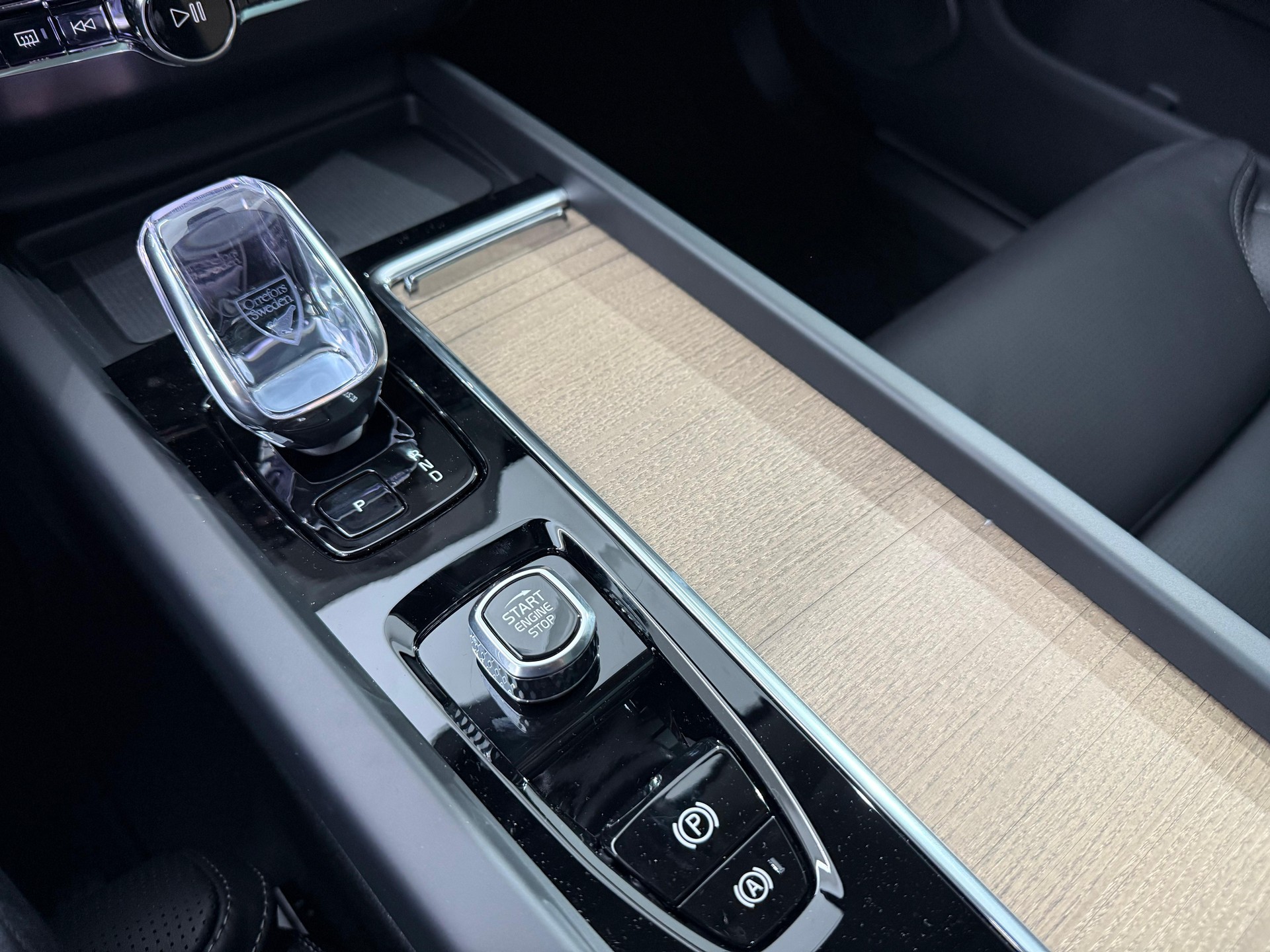 VOLVO XC60 2.0 T6 TE Ultra Dark eAWD-image-12