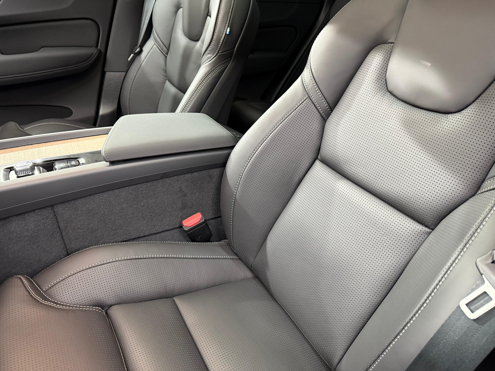 VOLVO XC60 2.0 T6 TE Ultra Dark eAWD-image-11