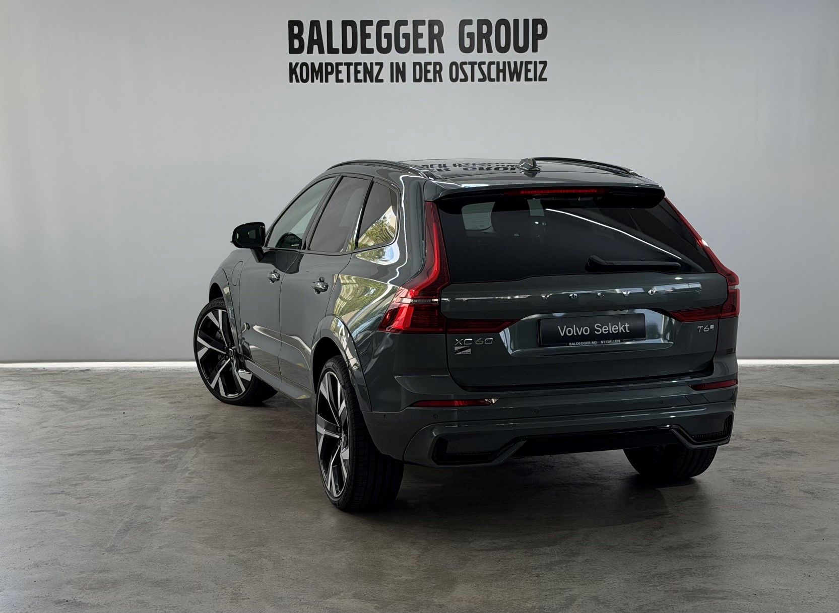 VOLVO XC60 2.0 T6 TE Ultra Dark eAWD-image-1