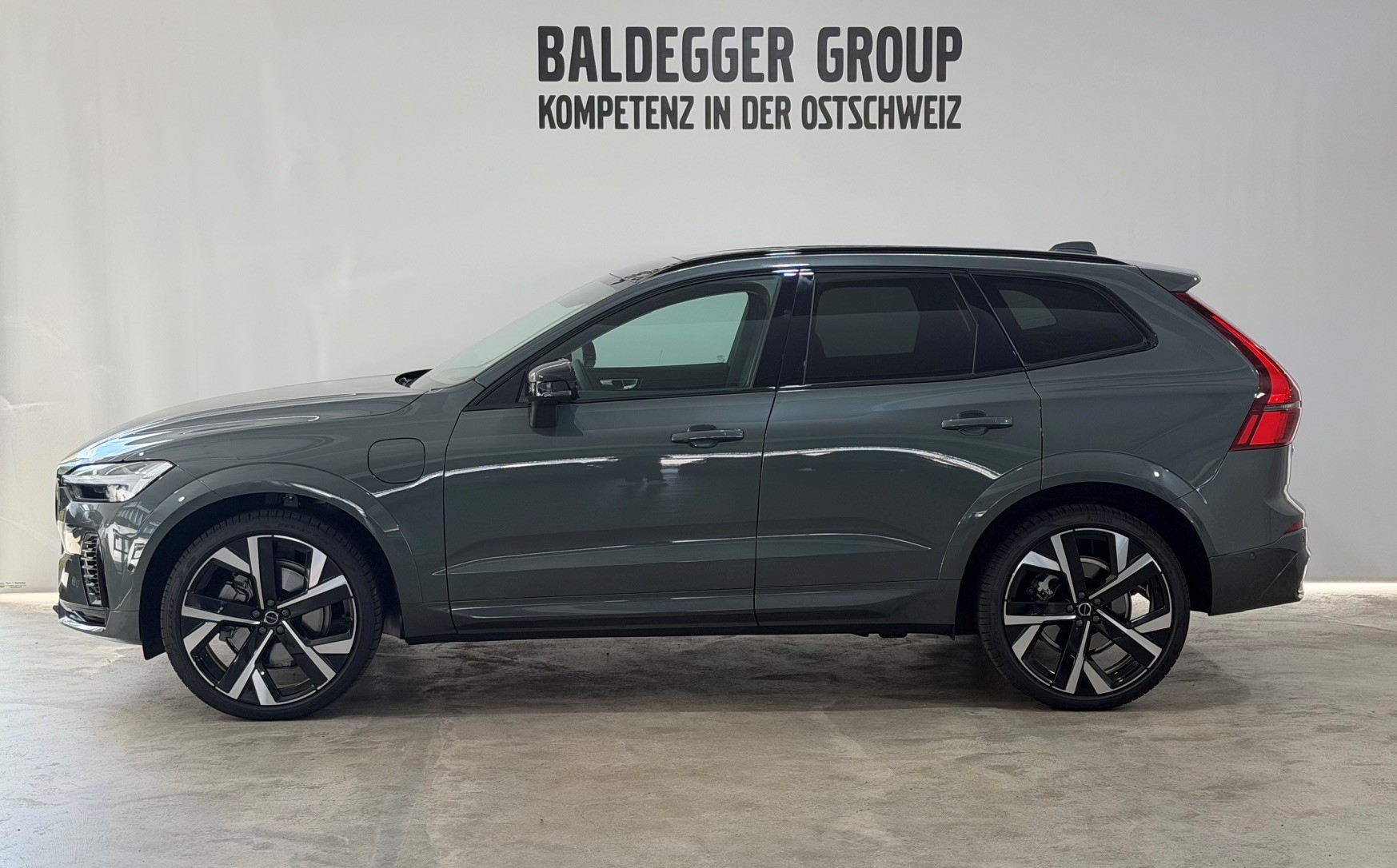VOLVO XC60 2.0 T6 TE Ultra Dark eAWD-image-2