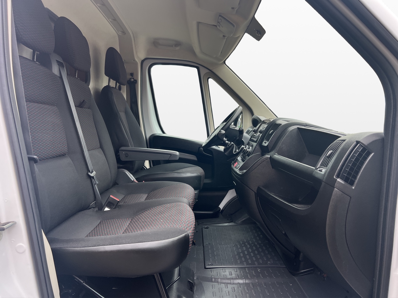 PEUGEOT Boxer 2.2 HDI 335 Premium L2H2-image-13