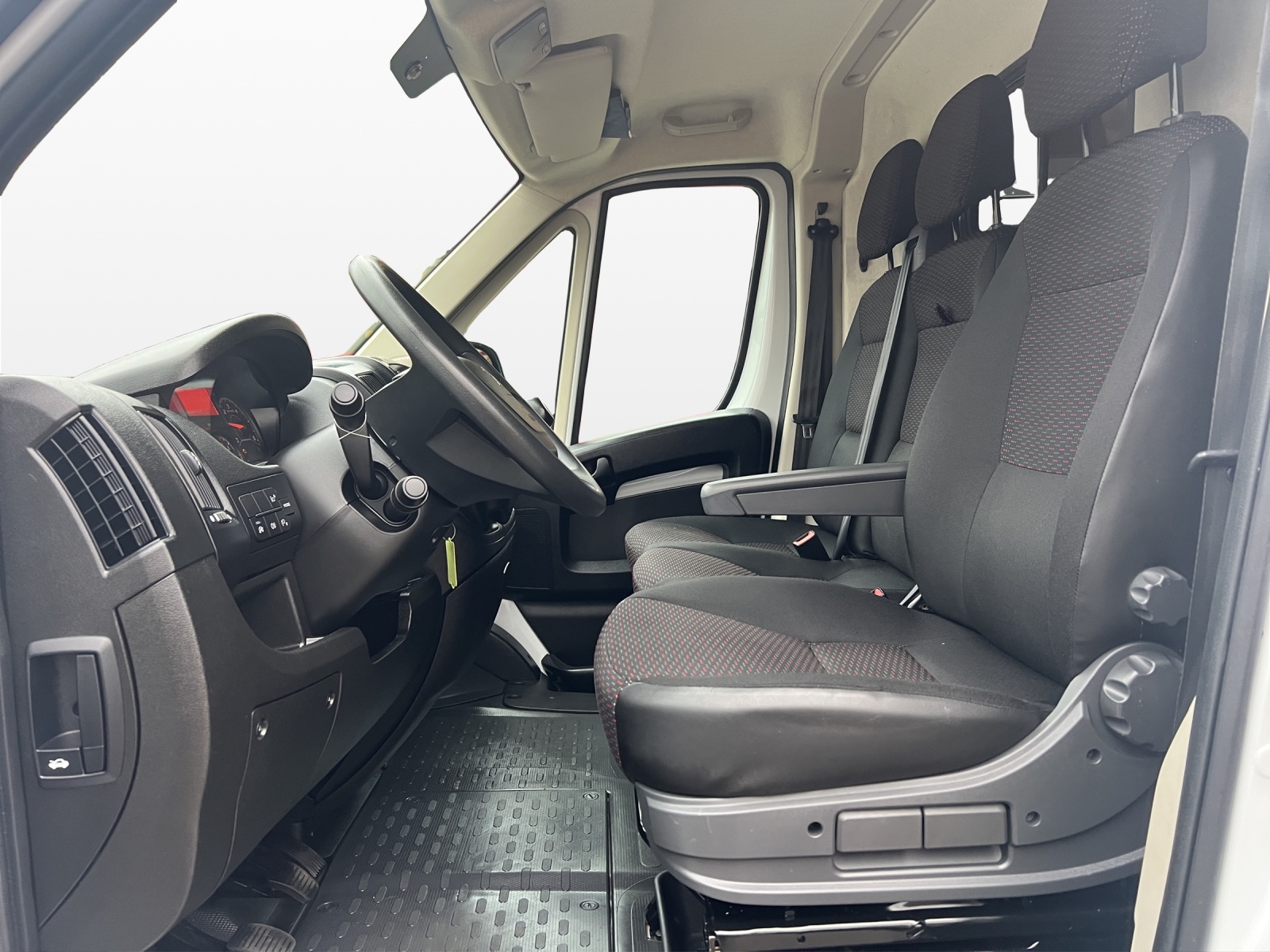 PEUGEOT Boxer 2.2 HDI 335 Premium L2H2-image-6