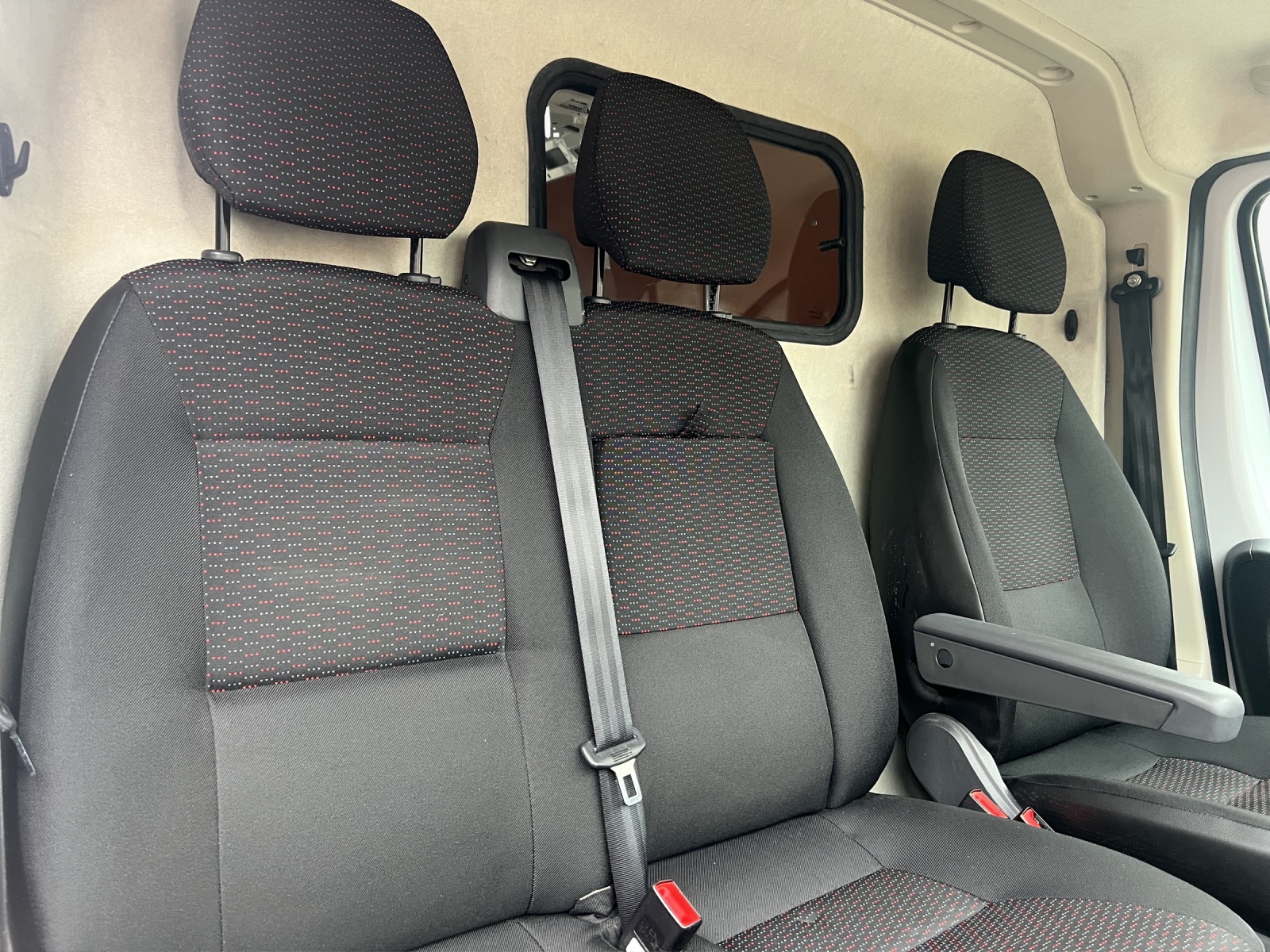 PEUGEOT Boxer 2.2 HDI 335 Premium L2H2-image-16