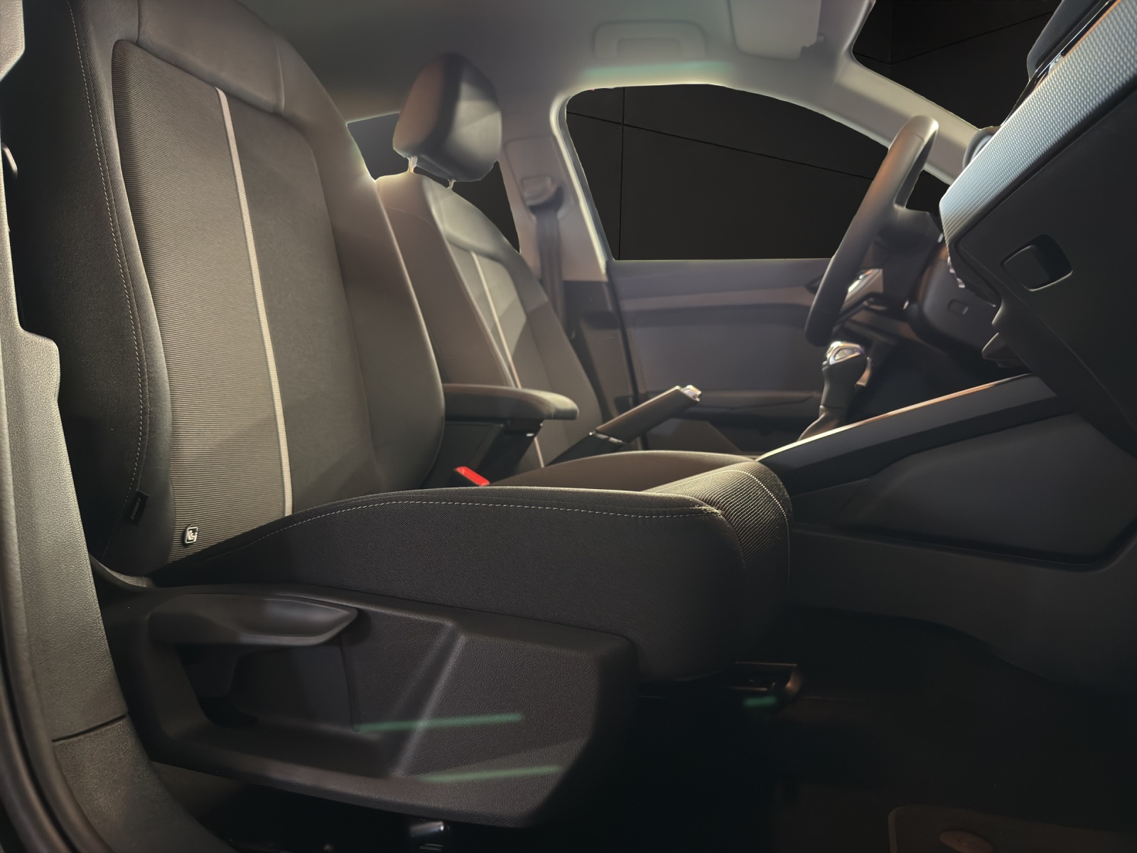 AUDI A1 Sportback 30 TFSI Attraction S-tronic-image-14