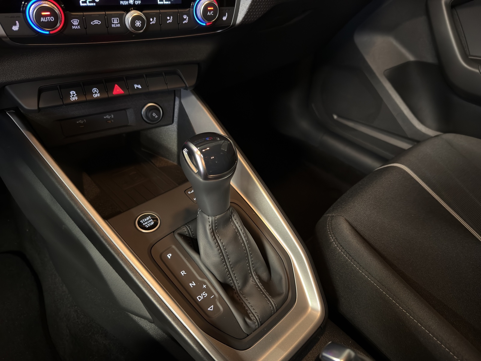 AUDI A1 Sportback 30 TFSI Attraction S-tronic-image-12