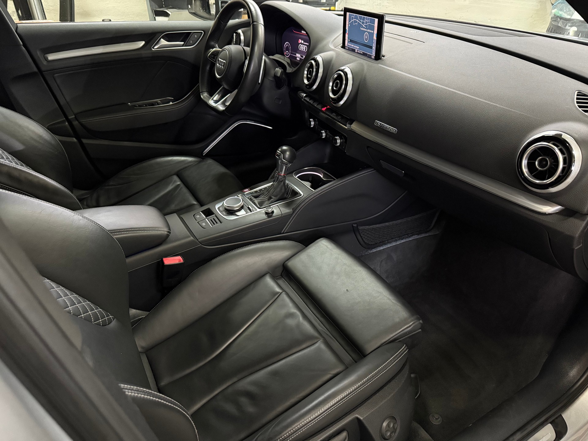 AUDI S3 Sportback 2.0 TFSI quattro S-tronic-image-8