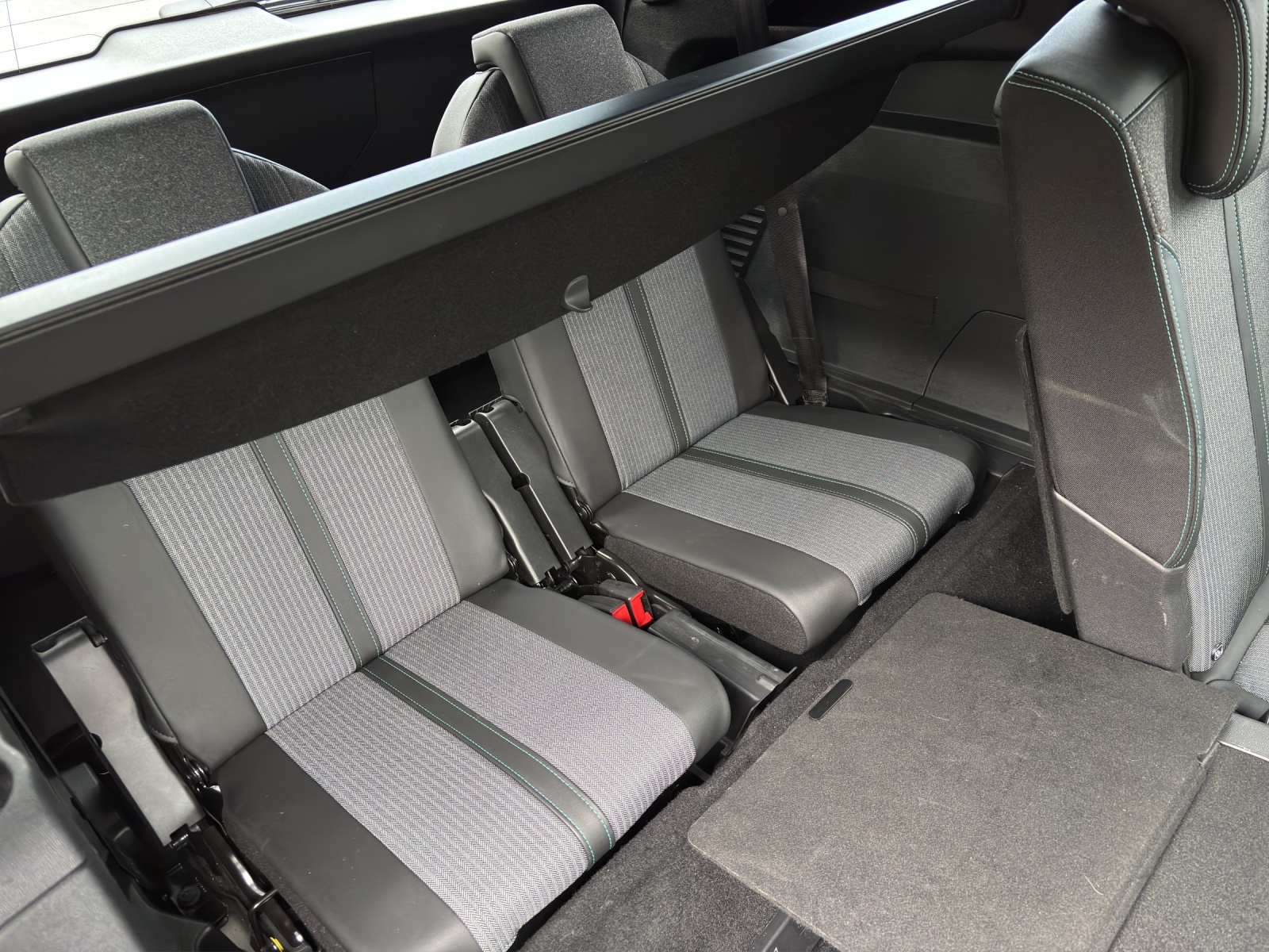 PEUGEOT 5008 1.5 BlueHDi Allure Pack EAT8-image-14