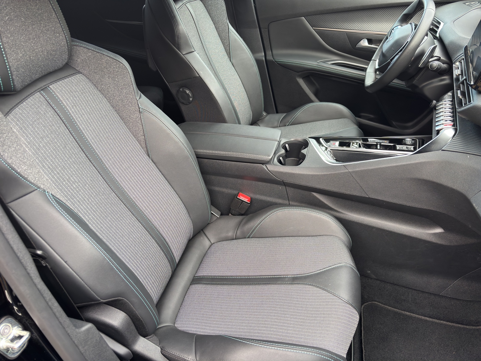 PEUGEOT 5008 1.5 BlueHDi Allure Pack EAT8-image-10