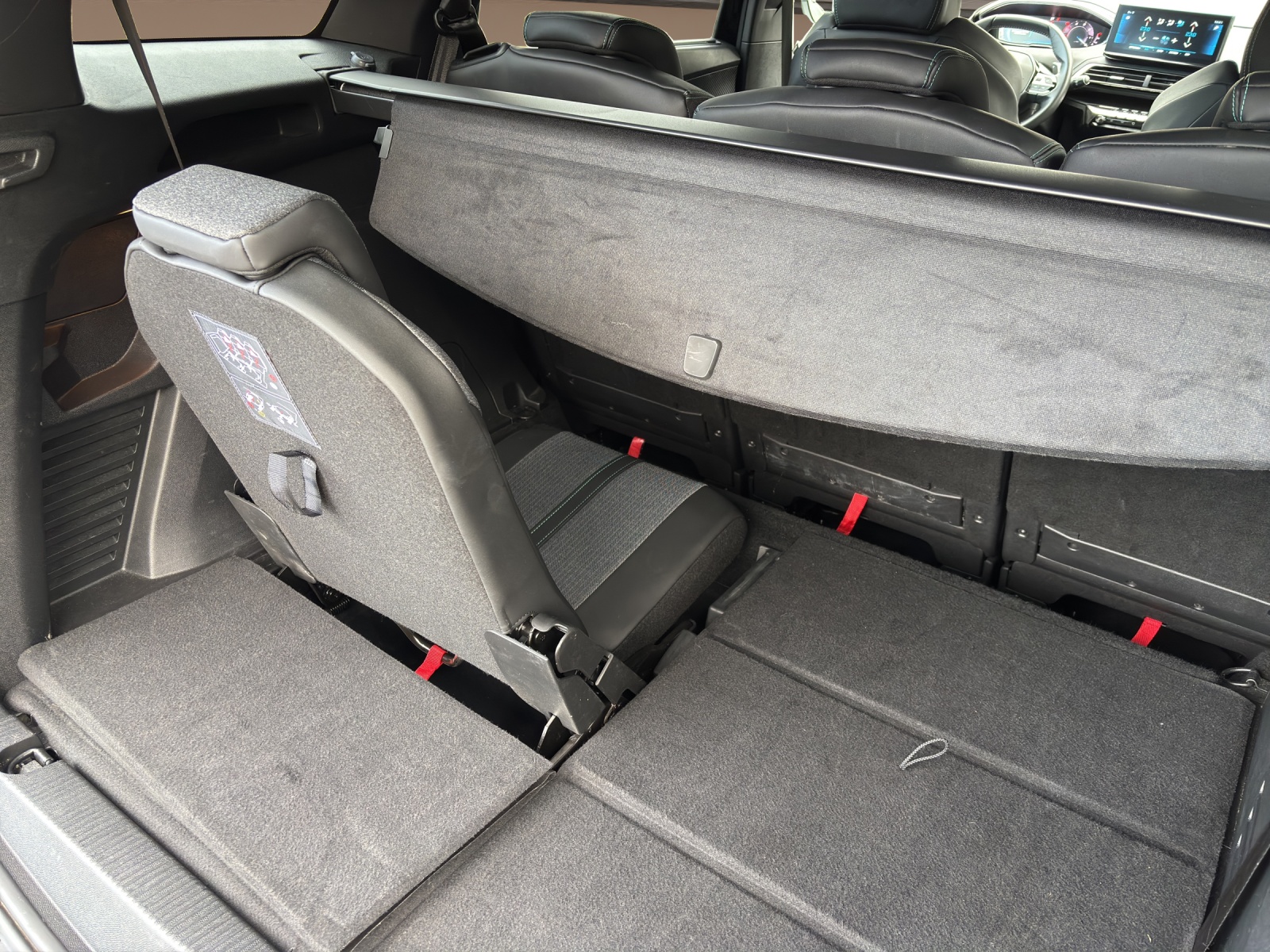 PEUGEOT 5008 1.5 BlueHDi Allure Pack EAT8-image-13