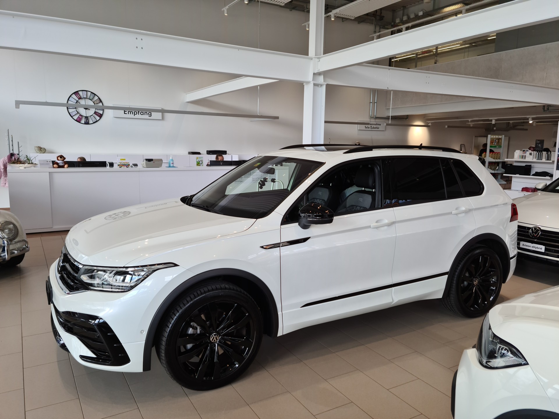 VW Tiguan 2.0TSI R-Line 4Motion DSG-image-0