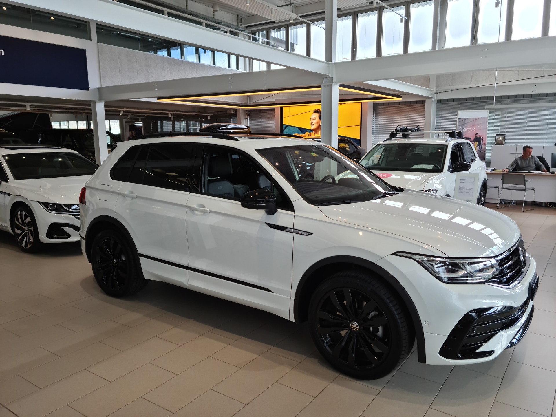 VW Tiguan 2.0TSI R-Line 4Motion DSG-image-4