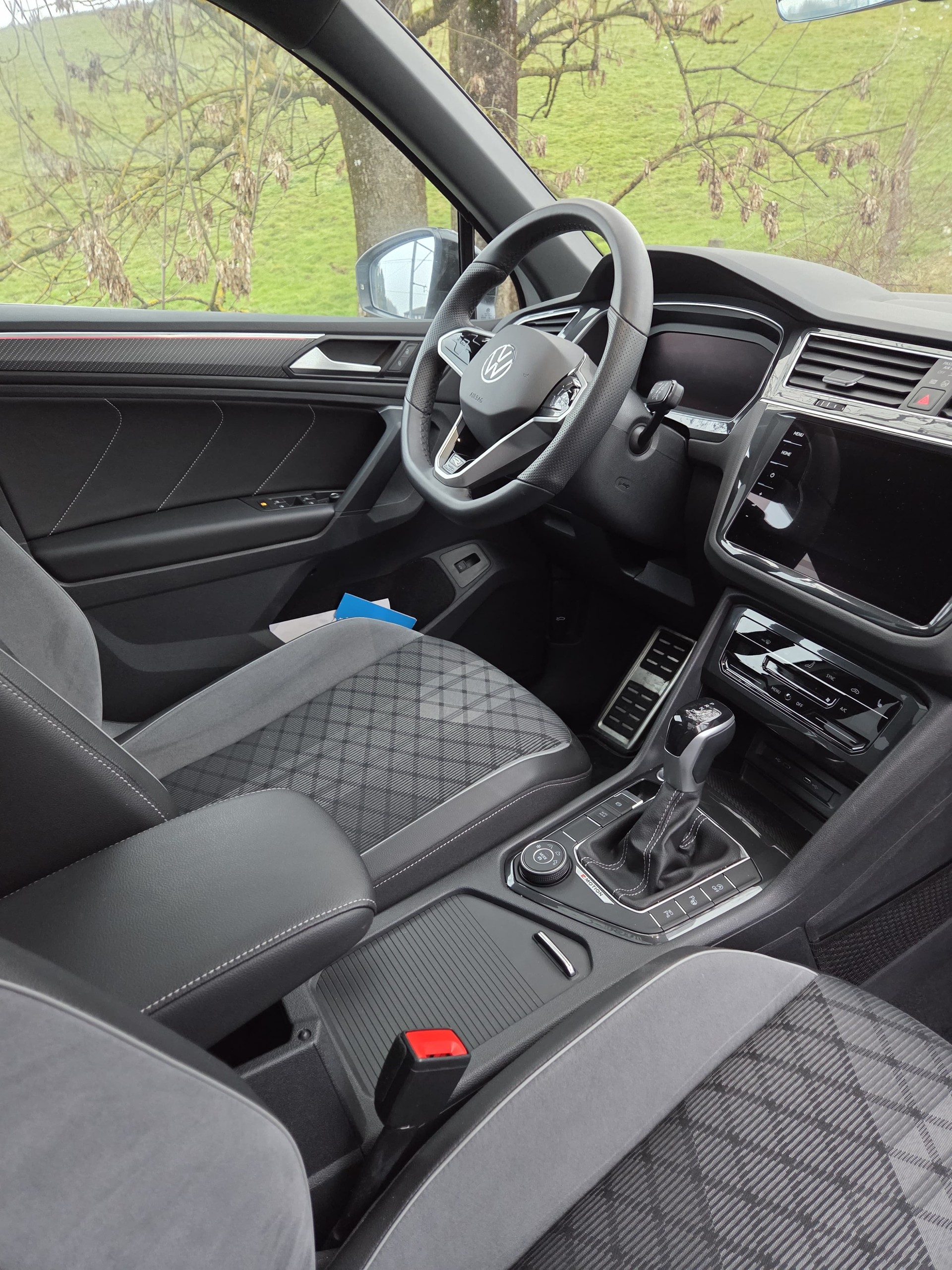 VW Tiguan 2.0TSI R-Line 4Motion DSG-image-5