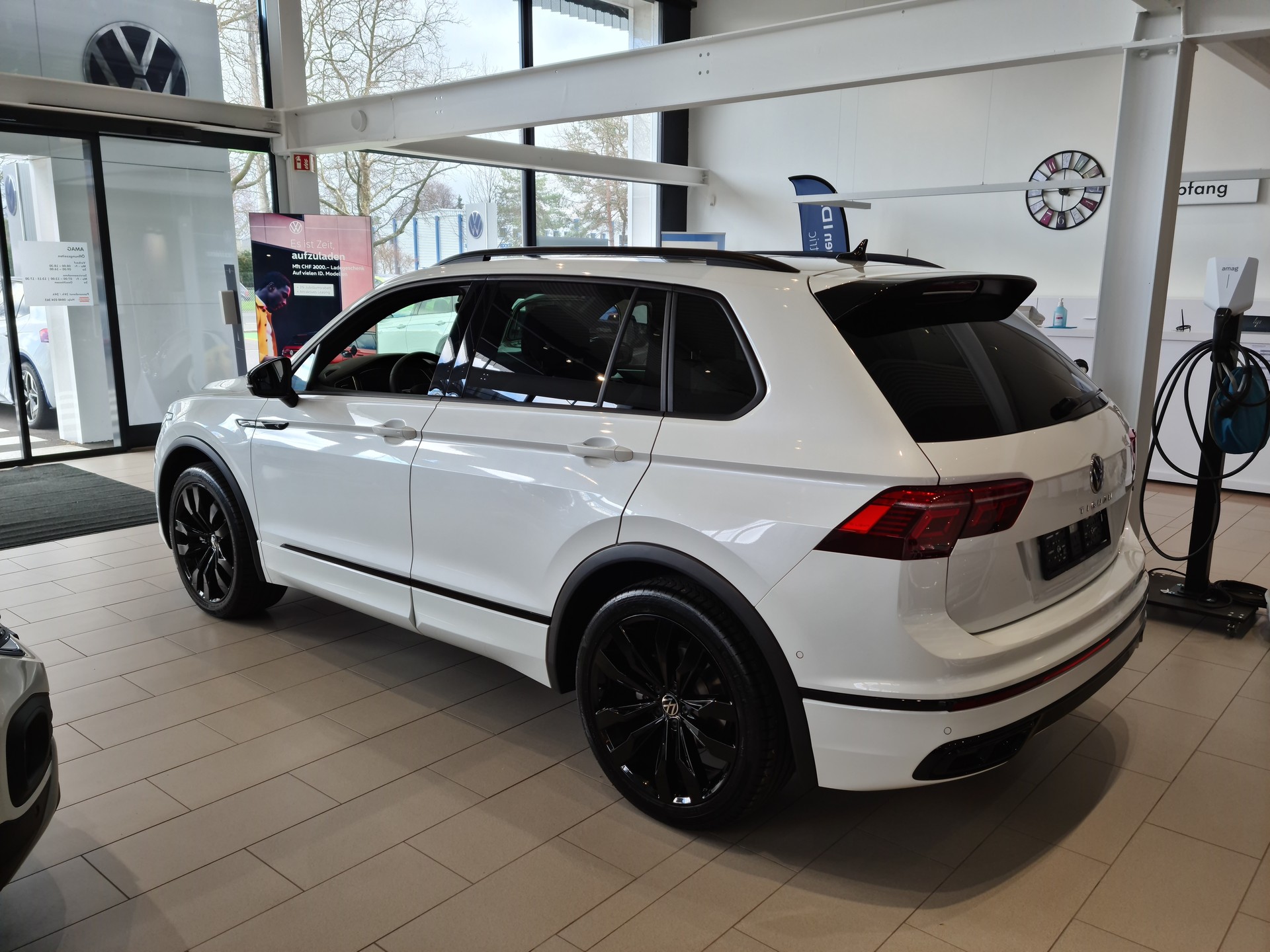 VW Tiguan 2.0TSI R-Line 4Motion DSG-image-2