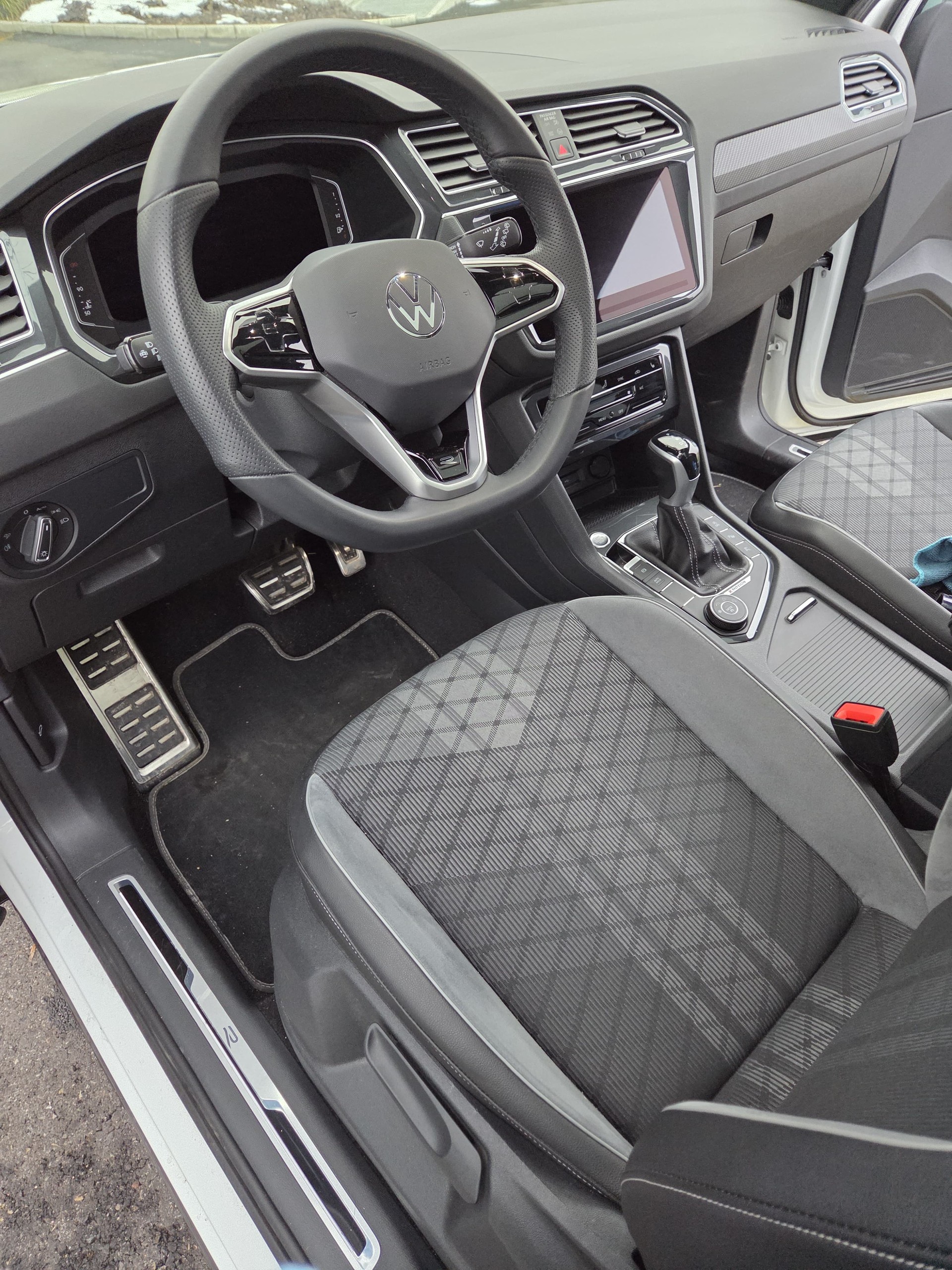 VW Tiguan 2.0TSI R-Line 4Motion DSG-image-12
