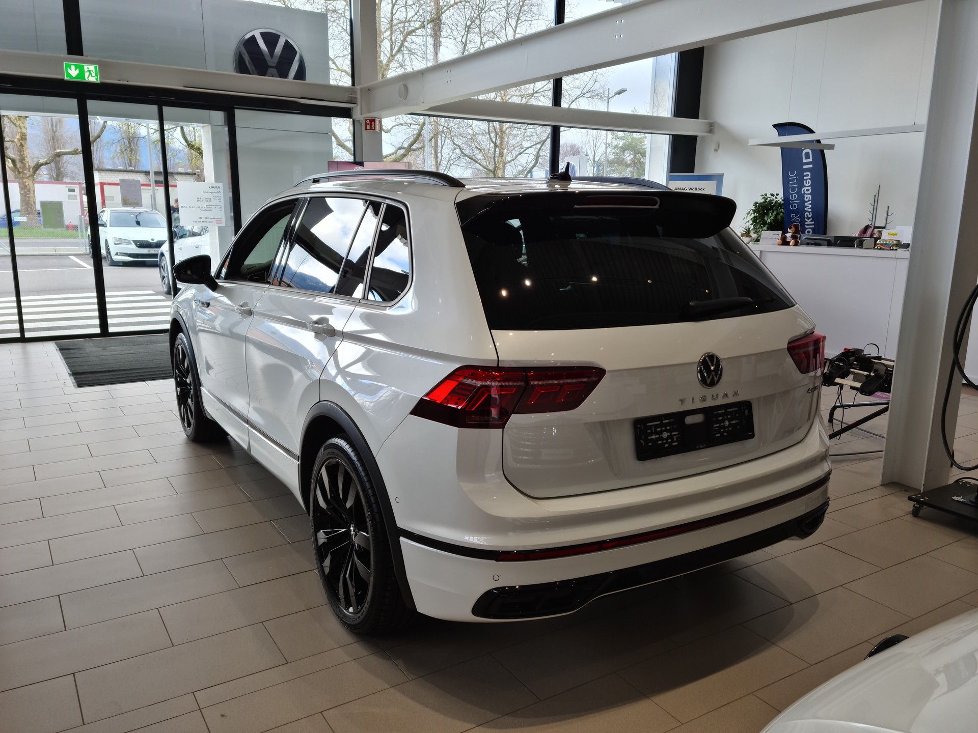 VW Tiguan 2.0TSI R-Line 4Motion DSG-image-1