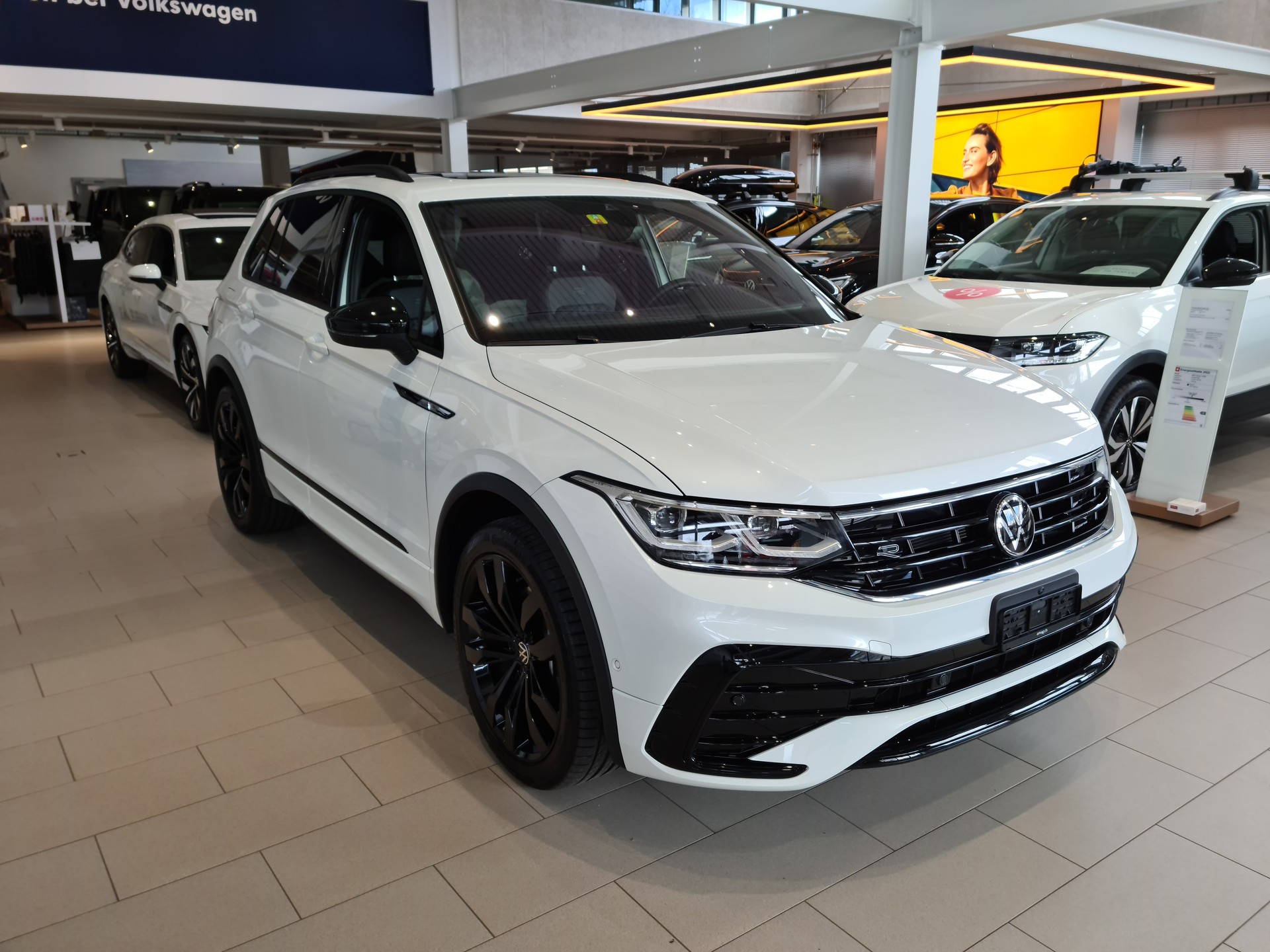 VW Tiguan 2.0TSI R-Line 4Motion DSG-image-3