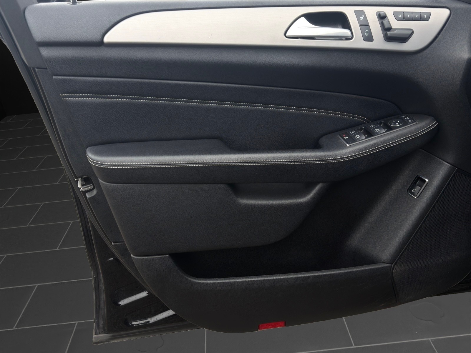 MERCEDES-BENZ ML 500 Executive AMG Sport-Paket 4Matic 7G-Tronic-image-13