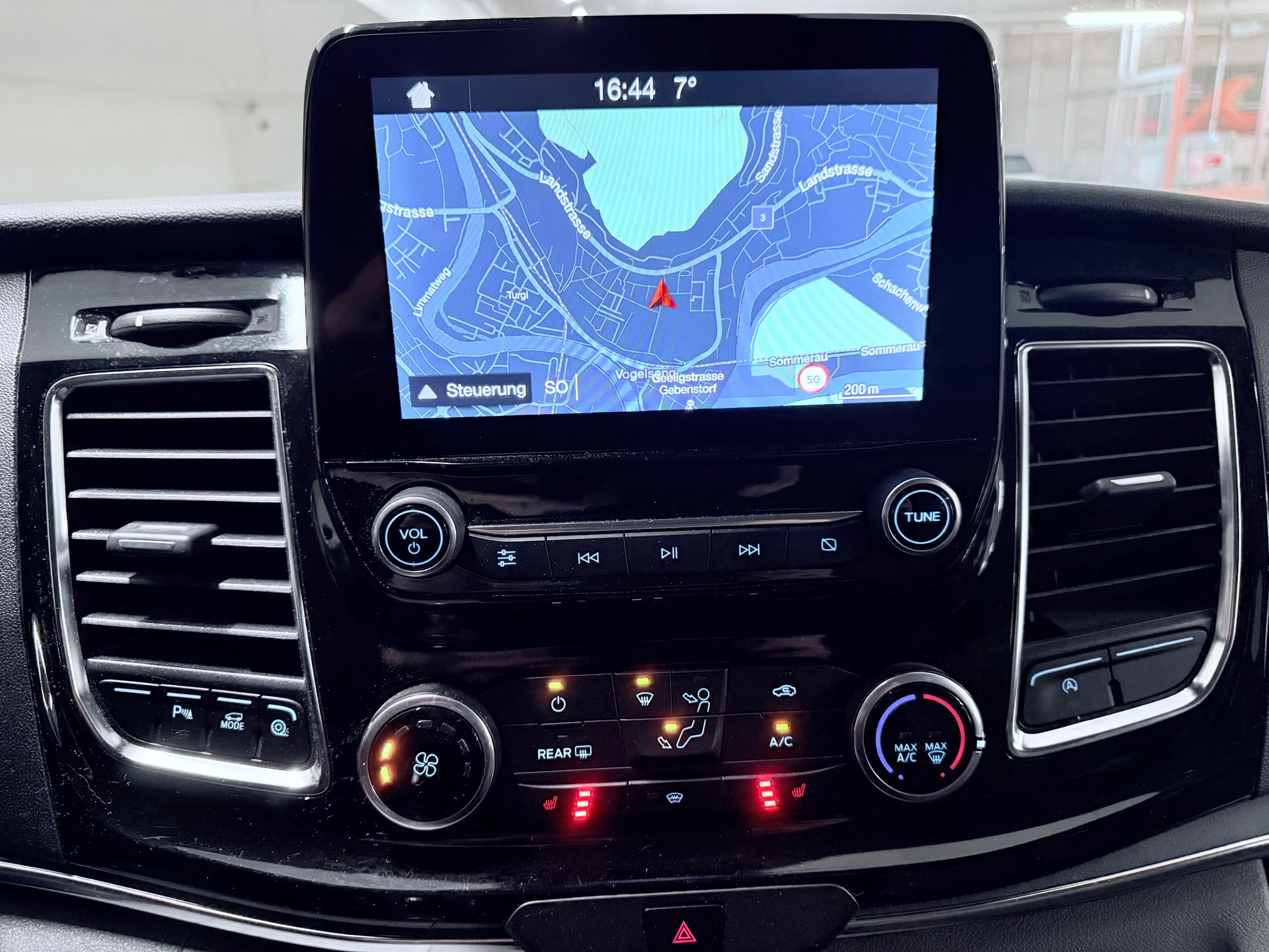 FORD Tourneo Custom 320 L1H1 Titanium A-image-11