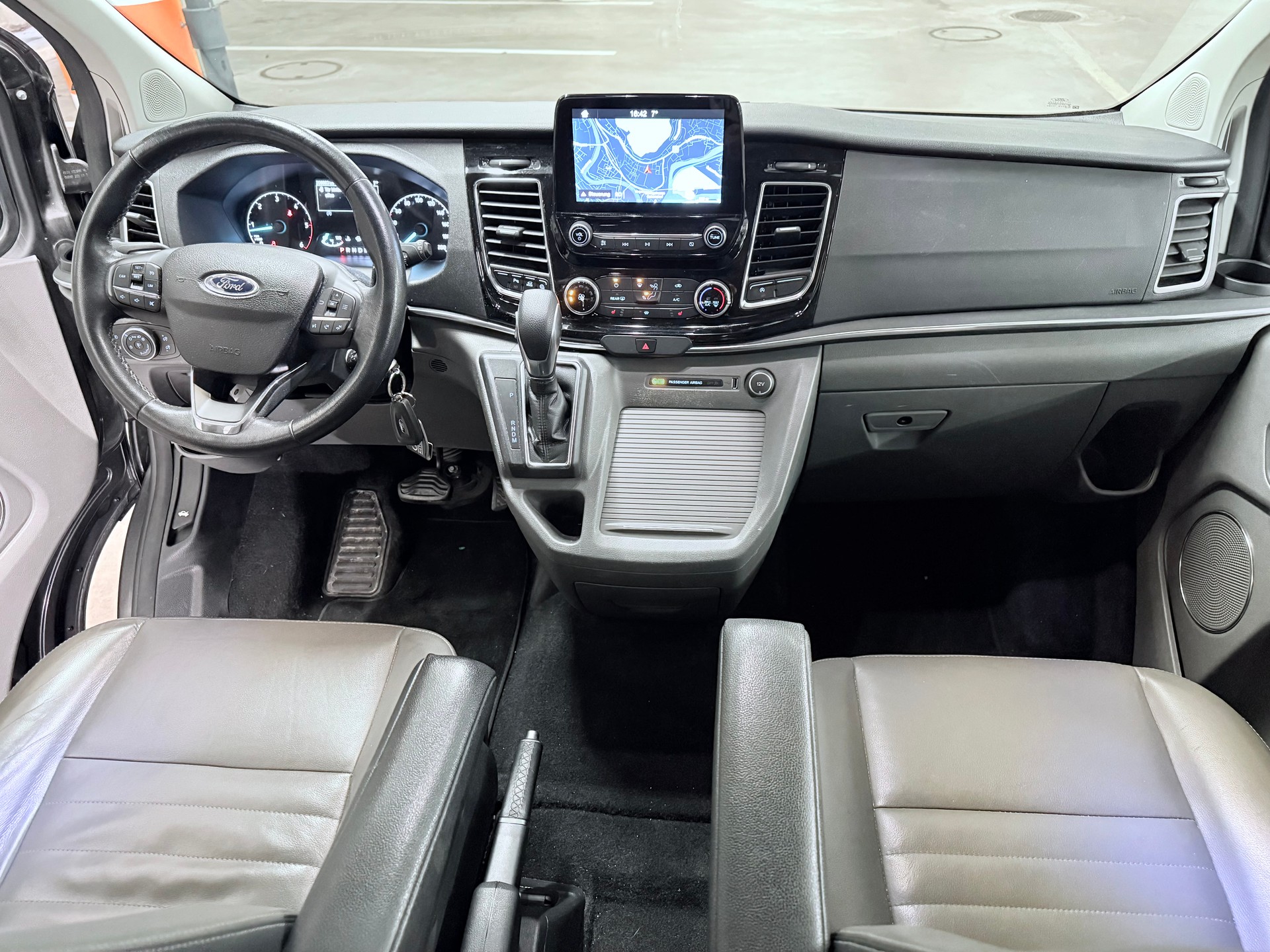 FORD Tourneo Custom 320 L1H1 Titanium A-image-8