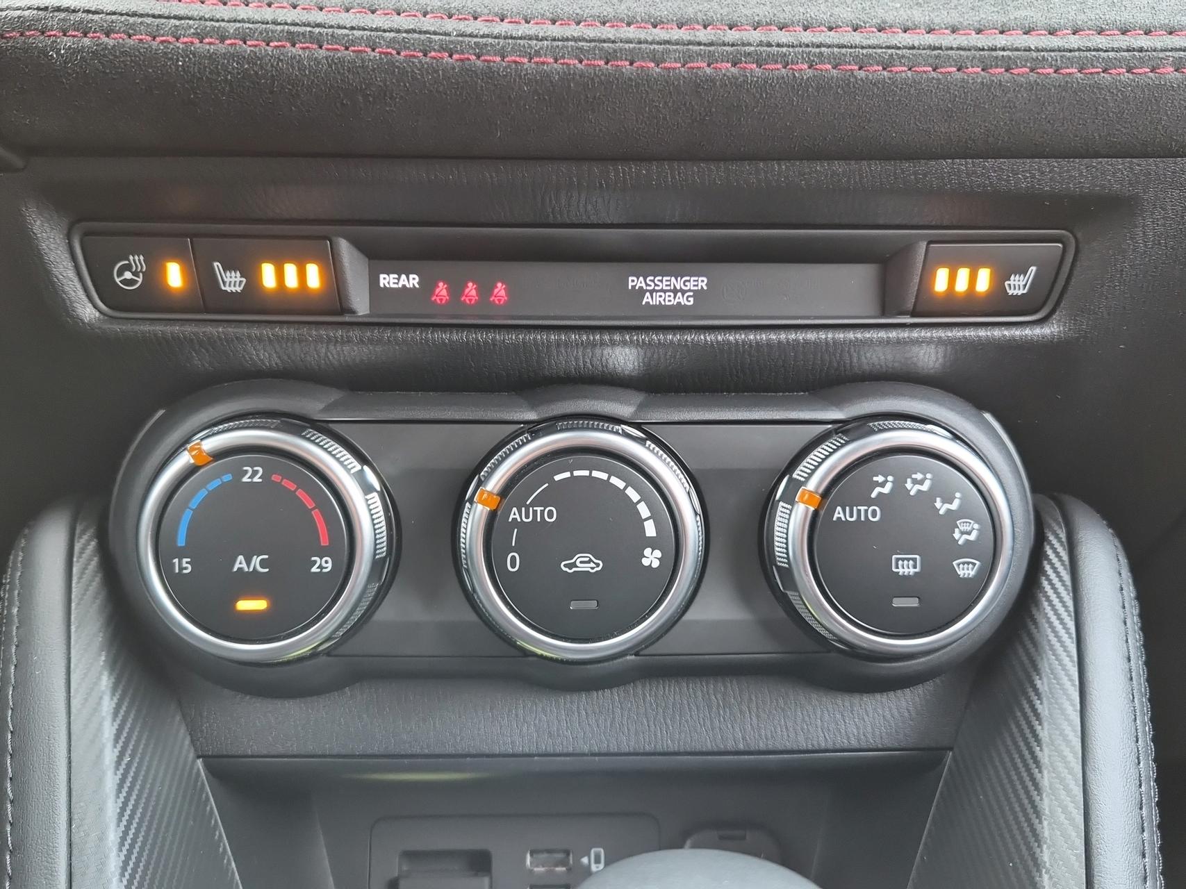 MAZDA 2 SKYACTIV-G 90 Homura Aka Automat-image-12