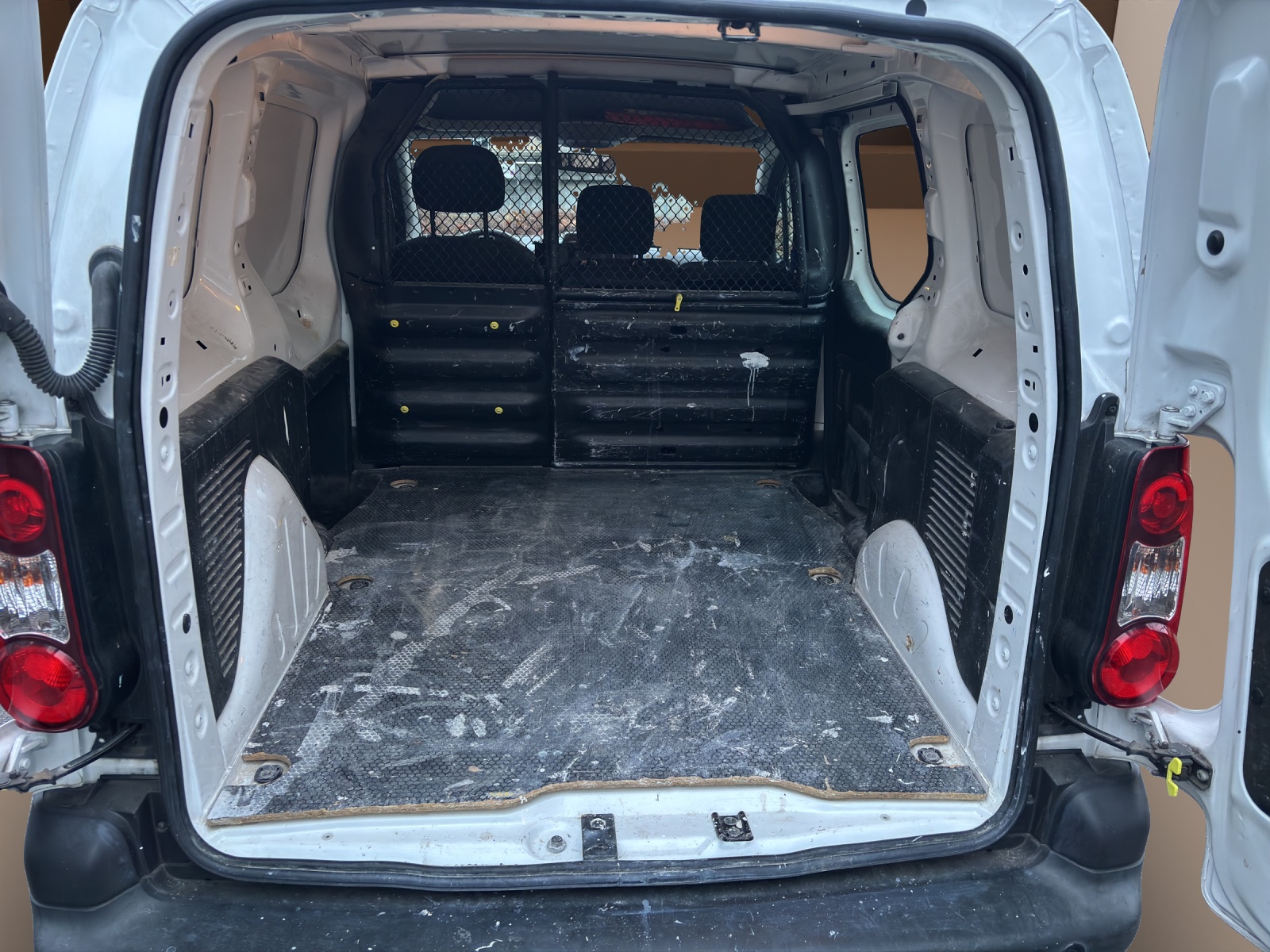 PEUGEOT Partner 1.6 BlueHDI S&S Allure-image-13