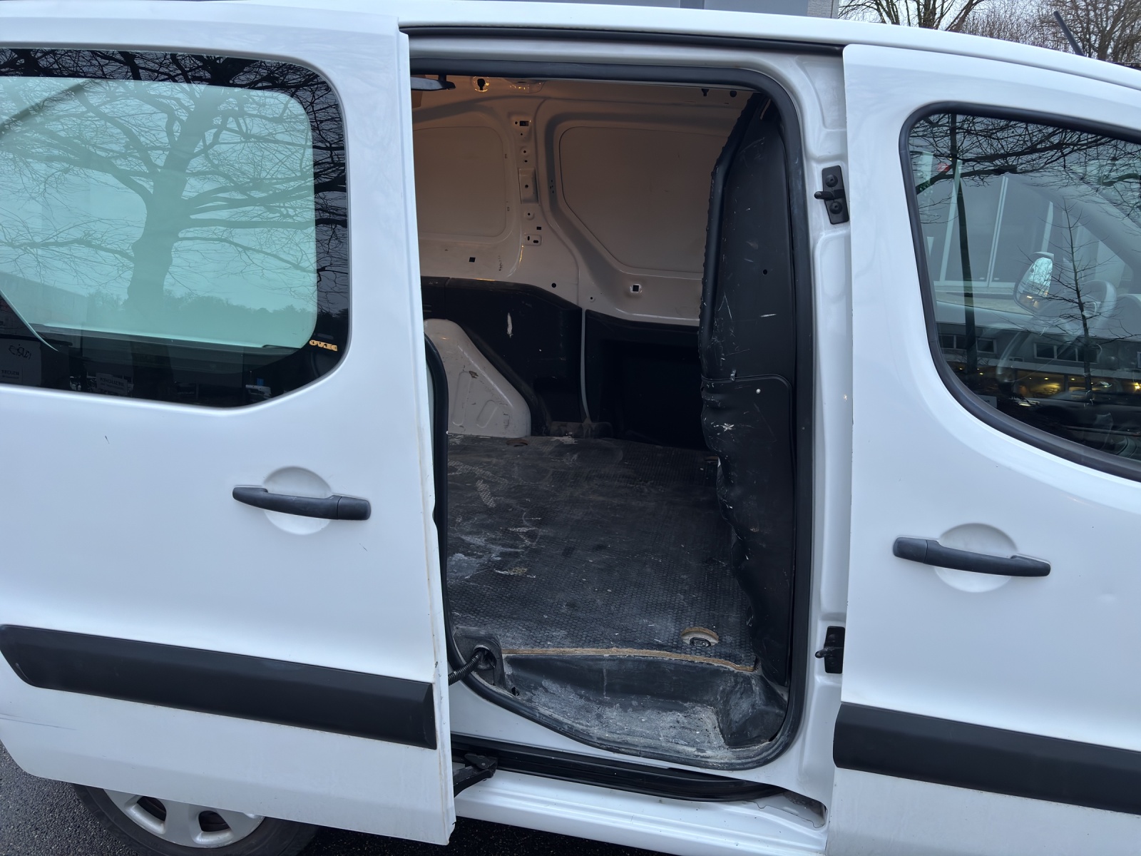 PEUGEOT Partner 1.6 BlueHDI S&S Allure-image-12