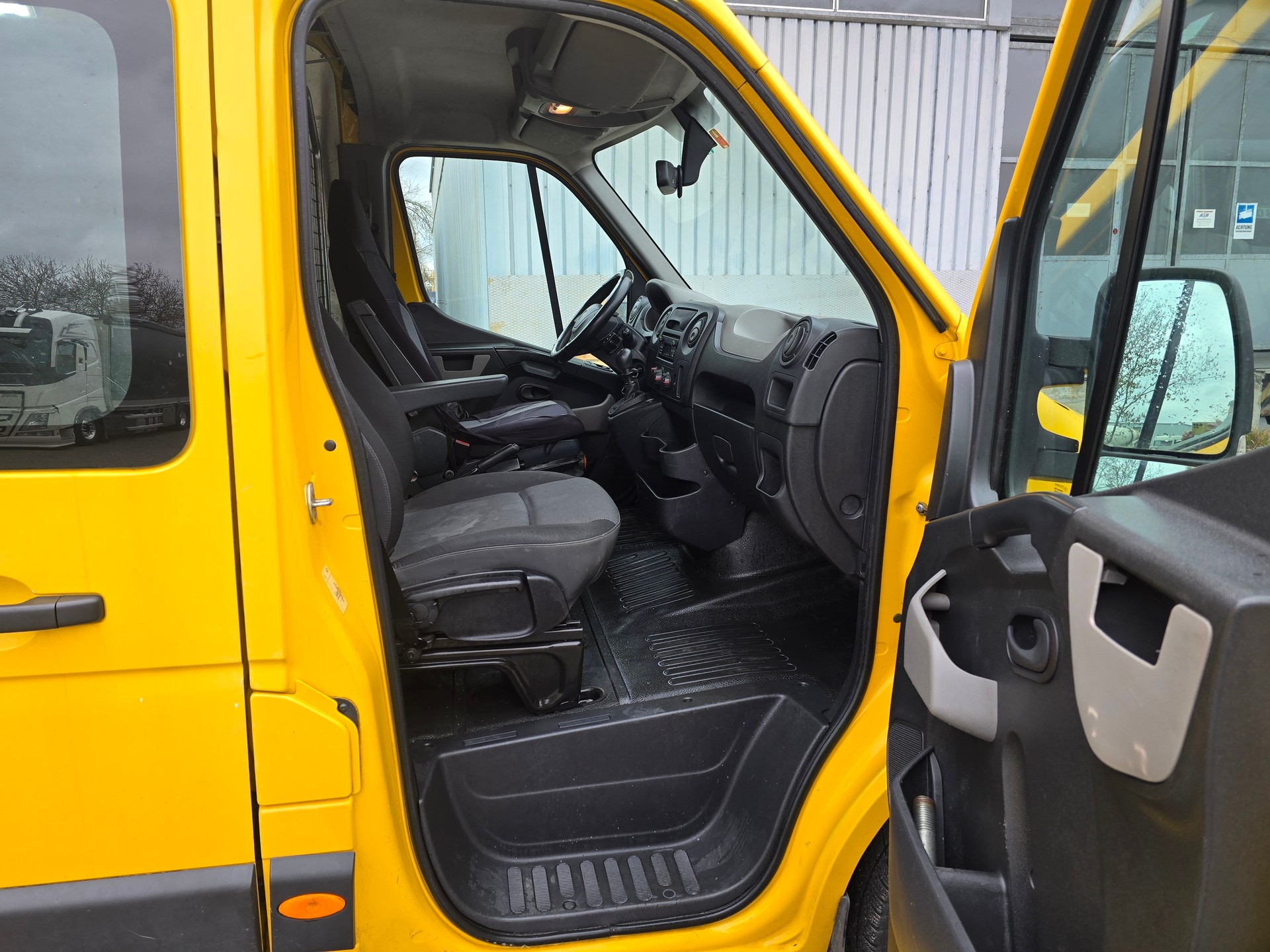 RENAULT Master T35 2.3dCi 130 L3H2-image-9