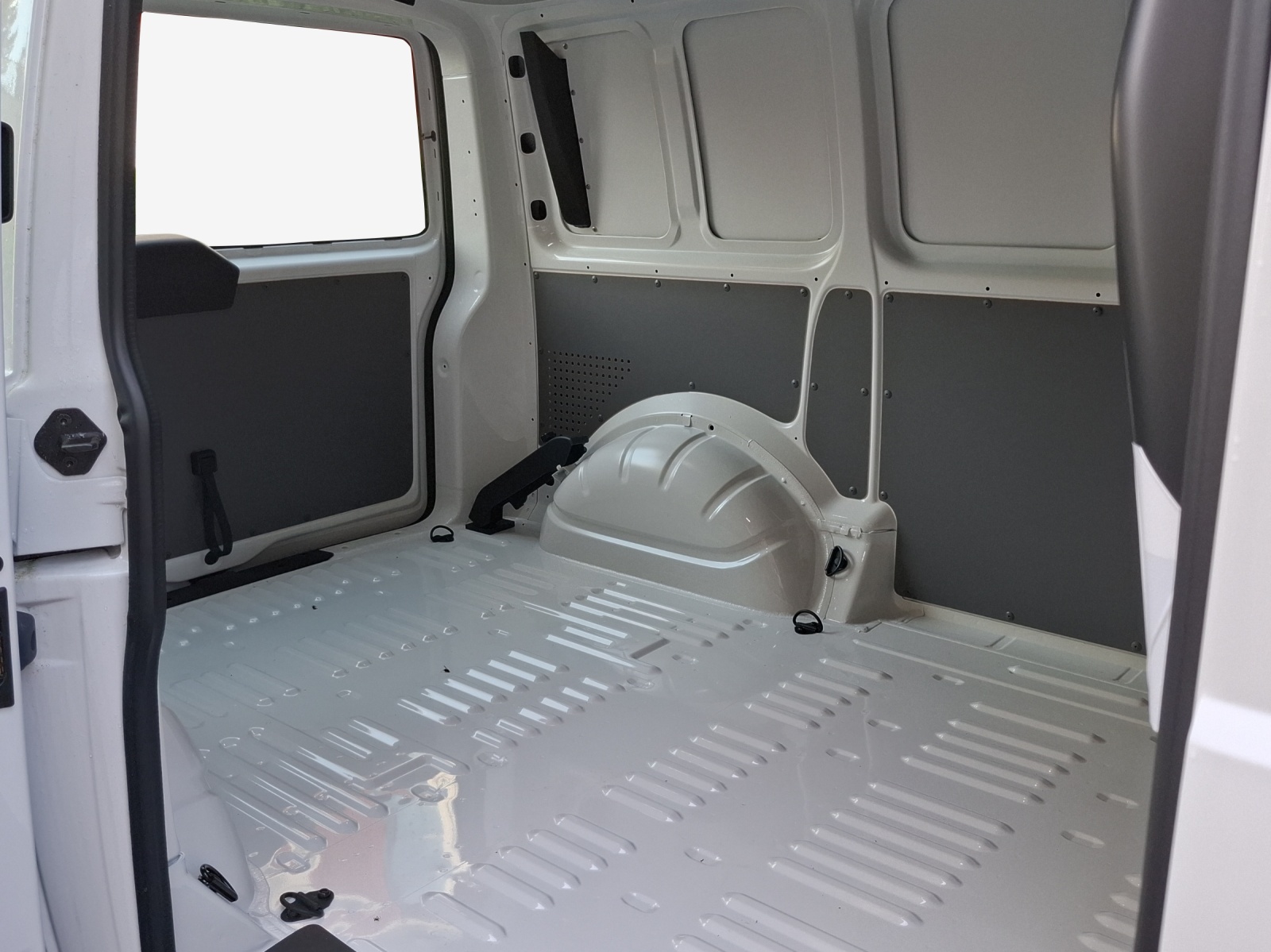 VW T6.1 2.0 TDI 4Motion-image-11