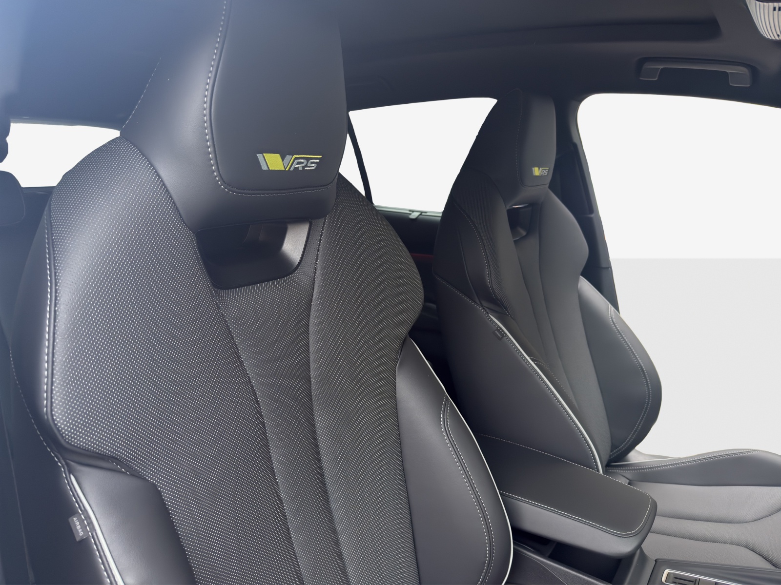 SKODA Enyaq 4x4 RS-image-14