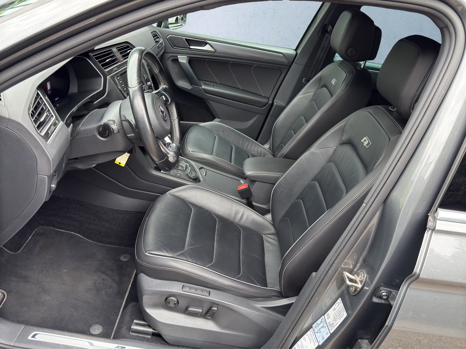 VW Tiguan 2.0TSI R-Line Highline 4Motion*220PS*-image-6