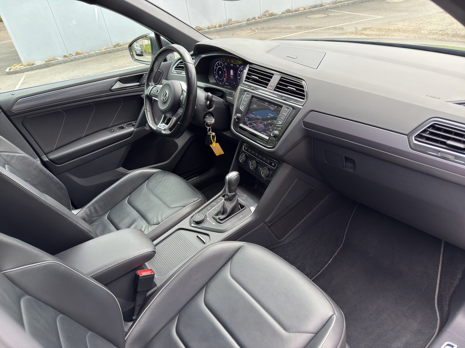 VW Tiguan 2.0TSI R-Line Highline 4Motion*220PS*-image-13