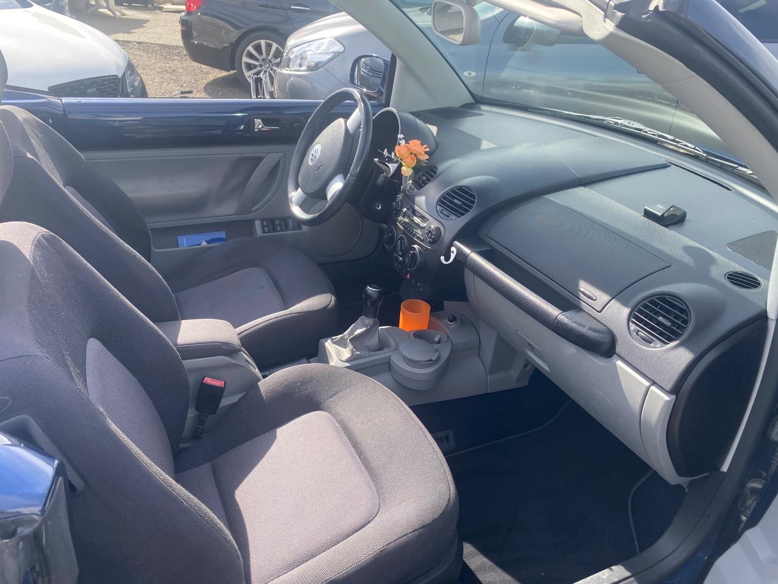 VW Beetle Cabrio 1.6-image-10