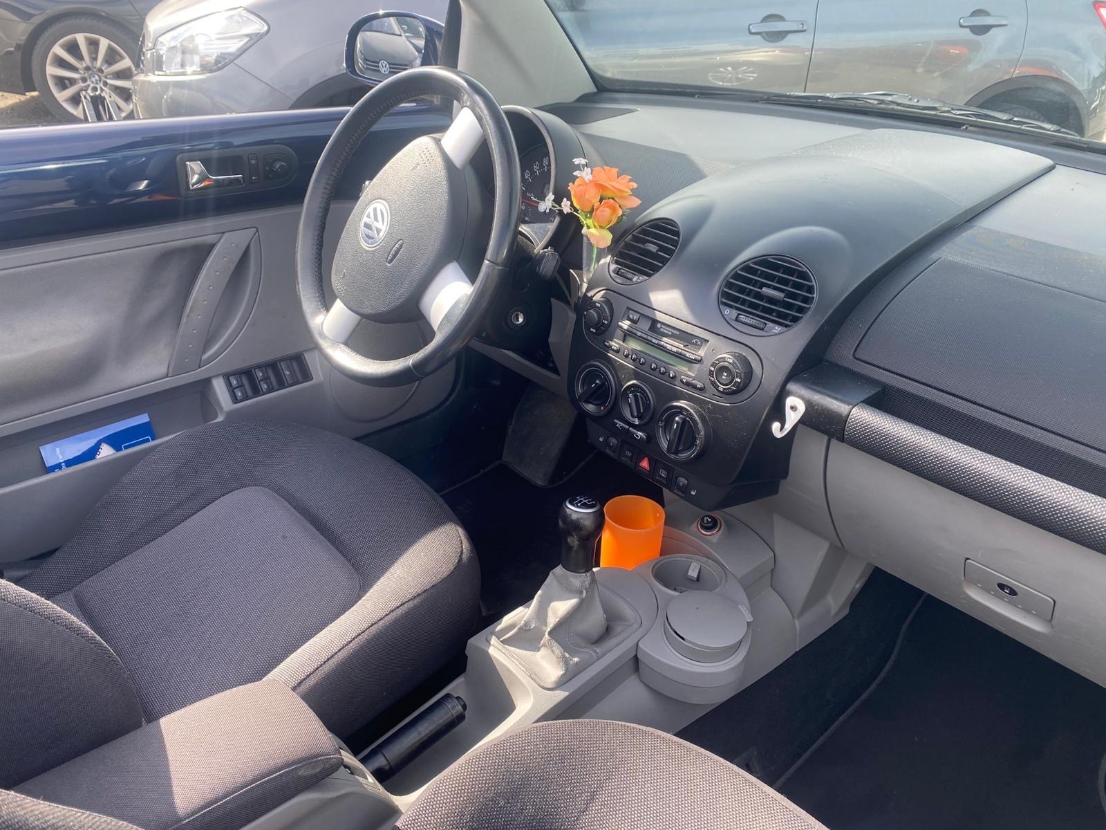 VW Beetle Cabrio 1.6-image-11