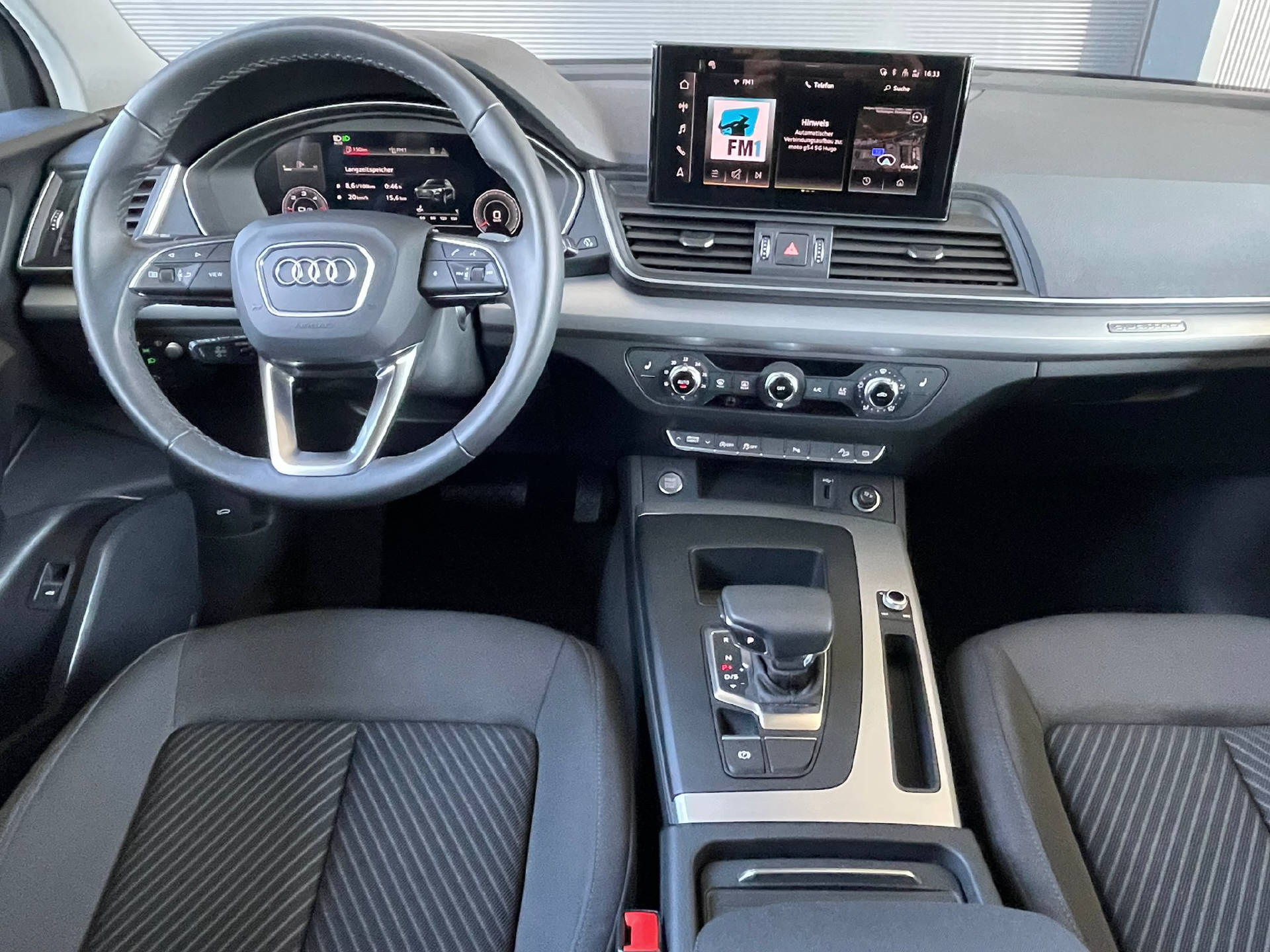 AUDI Q5 2.0 40 TDI S Line quattro S-Tronic-image-6
